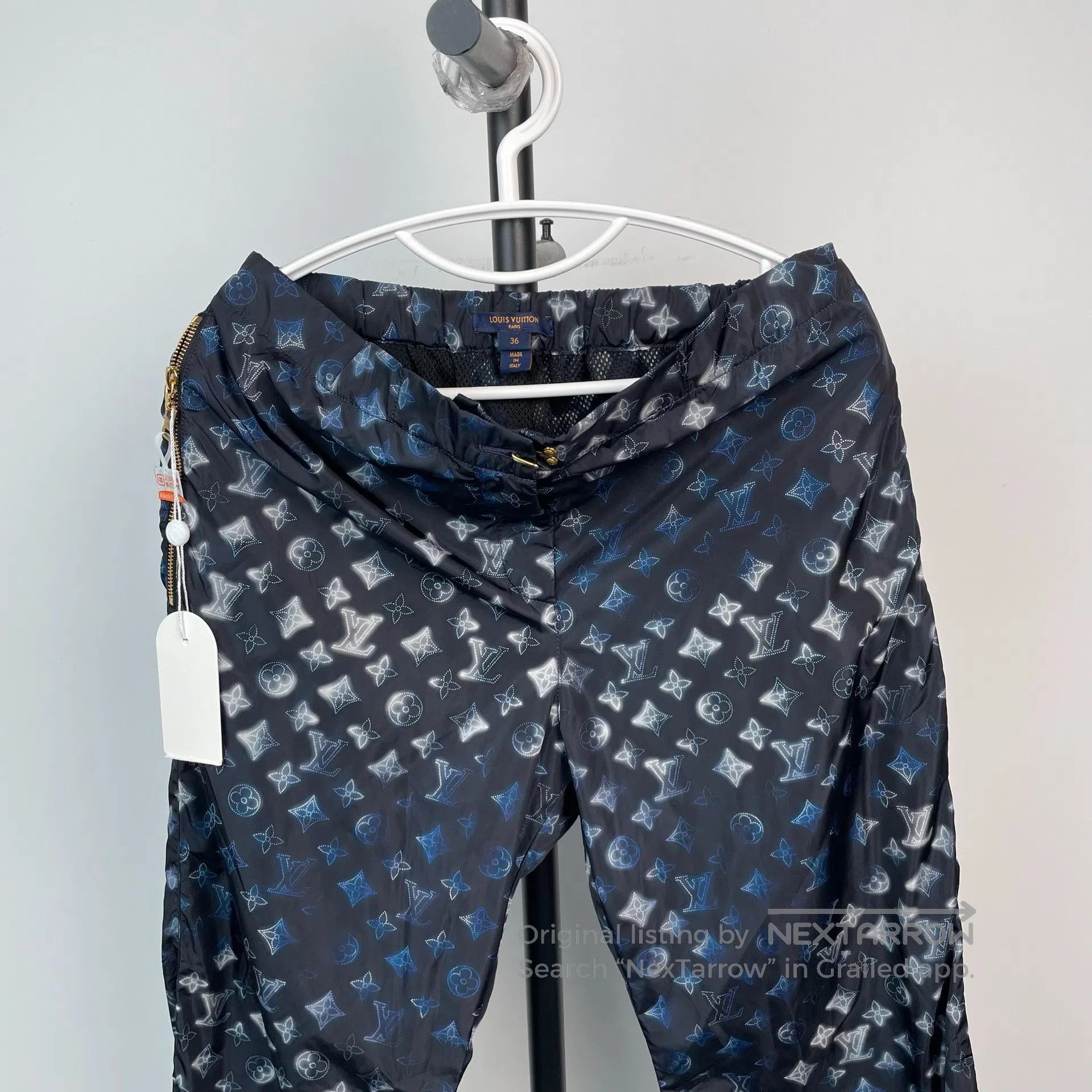 Louis Vuitton Louis Vuitton Color-changing gray-blue printed LOGO old pa Size US 36 / EU 52 - 3 Thumbnail