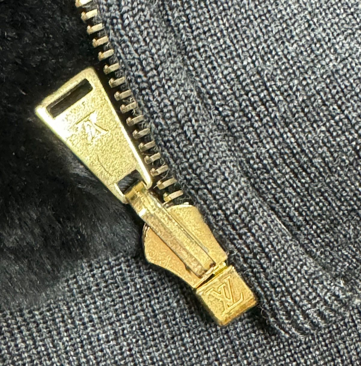Louis Vuitton Louis Vuitton Reversible Gilet Vest Rabbit Fur Cashmere Size L / US 10 / IT 46 - 11 Thumbnail