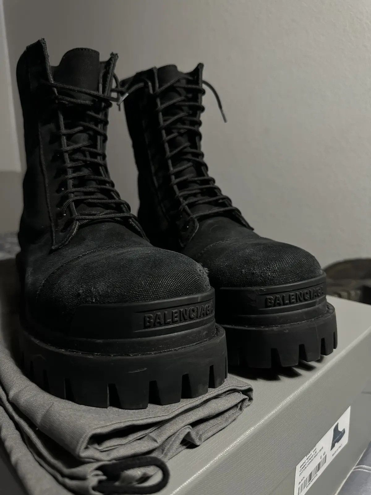 Balenciaga Balenciaga Combat strike boots Size US 12 / EU 45 - 2 Thumbnail