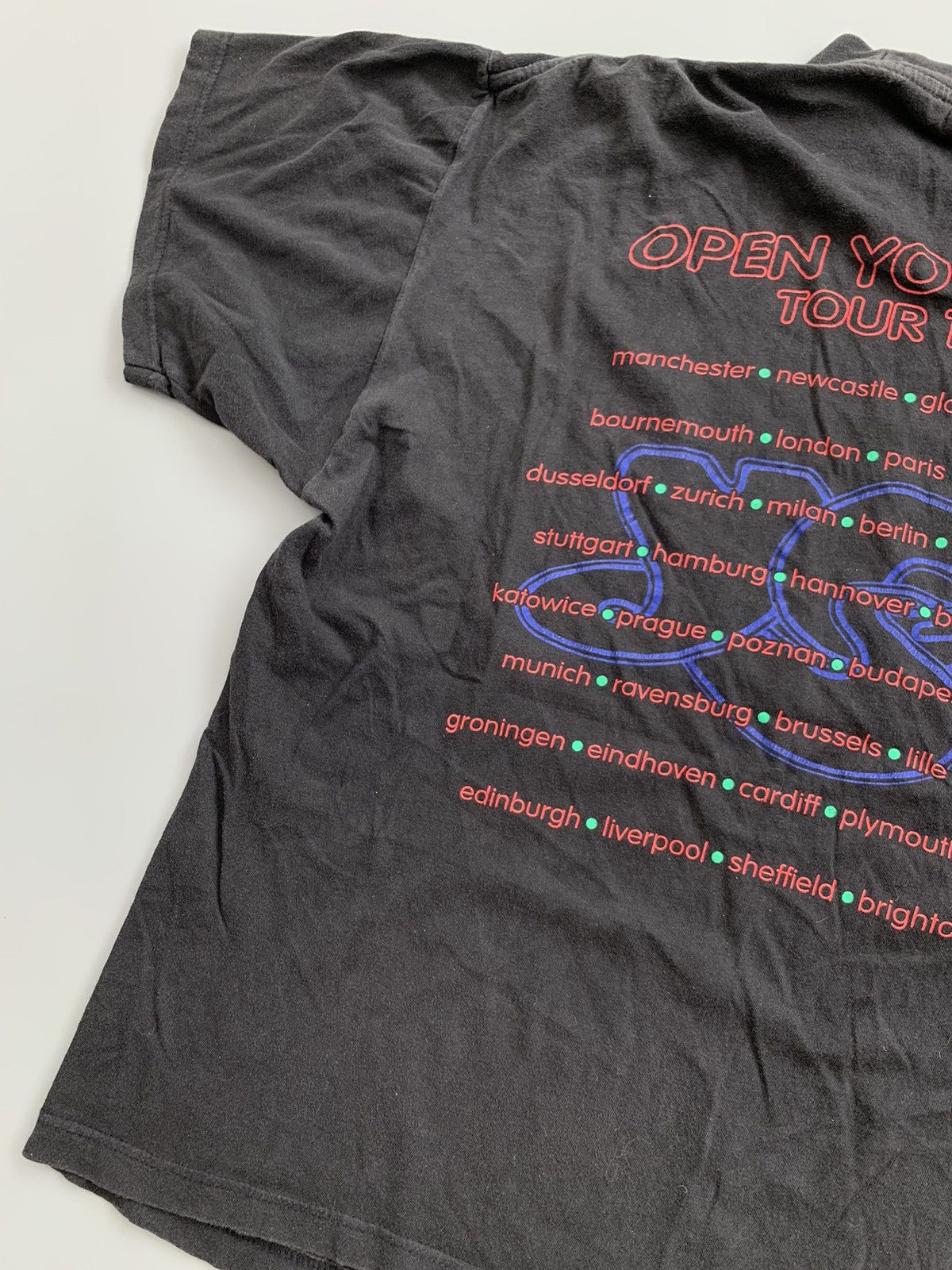 Band Tees Vintage 1997 Yes Europe Tour Faded Tee Boxy Fit Size US L / EU 52-54 / 3 - 13 Thumbnail