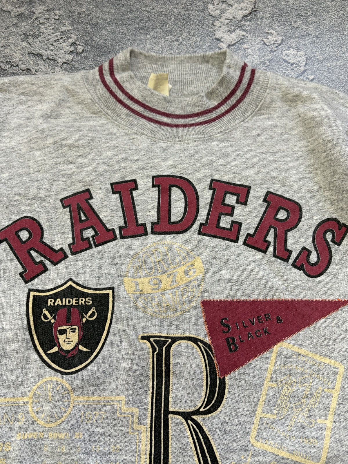 Vintage Vintage 90s LA Raiders Sweatshirt Silver & Black Italy M Size US M / EU 48-50 / 2 - 5 Thumbnail