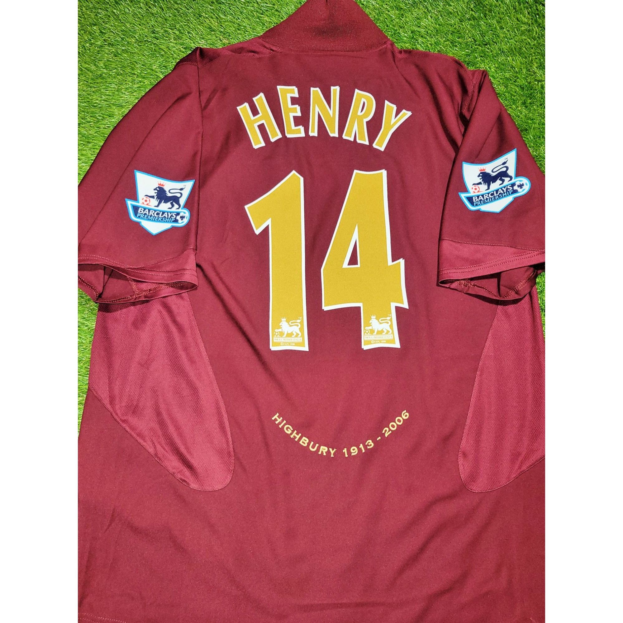 image of Nike Henry Arsenal 2005 2006 Highbury Last Game Soccer Jersey XL in Red, Men's