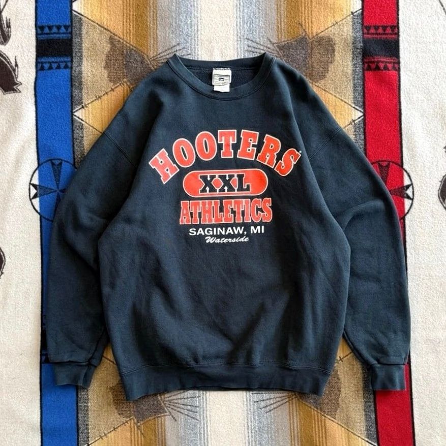 Lee VINTAGE Hooters Athletics Crewneck Sweatshirt Large Heavyweight Black 90s Mens Size US L / EU 52-54 / 3 - 2 Thumbnail