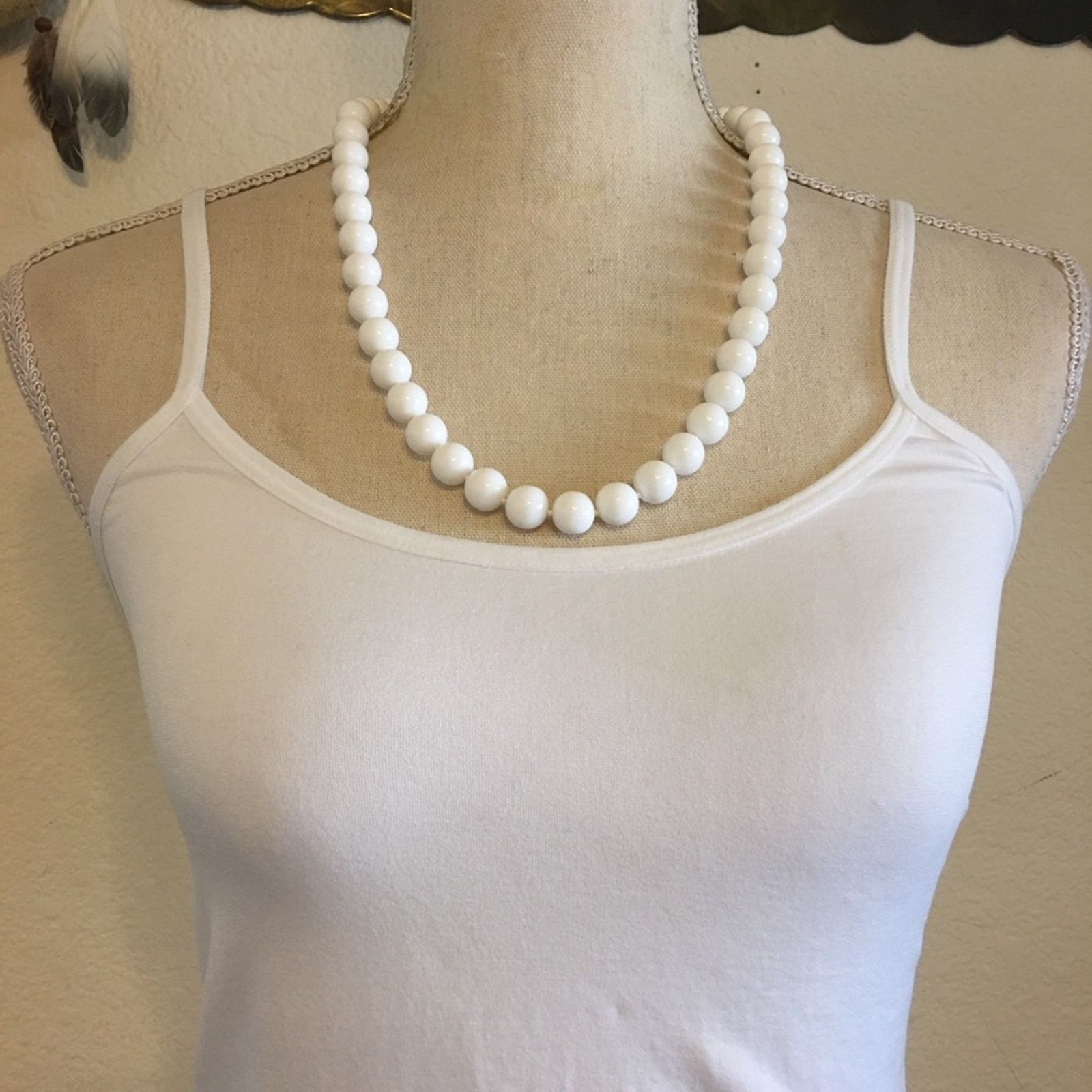 Vintage Vintage 70s knotted white glass bead necklace Size ONE SIZE - 3 Thumbnail