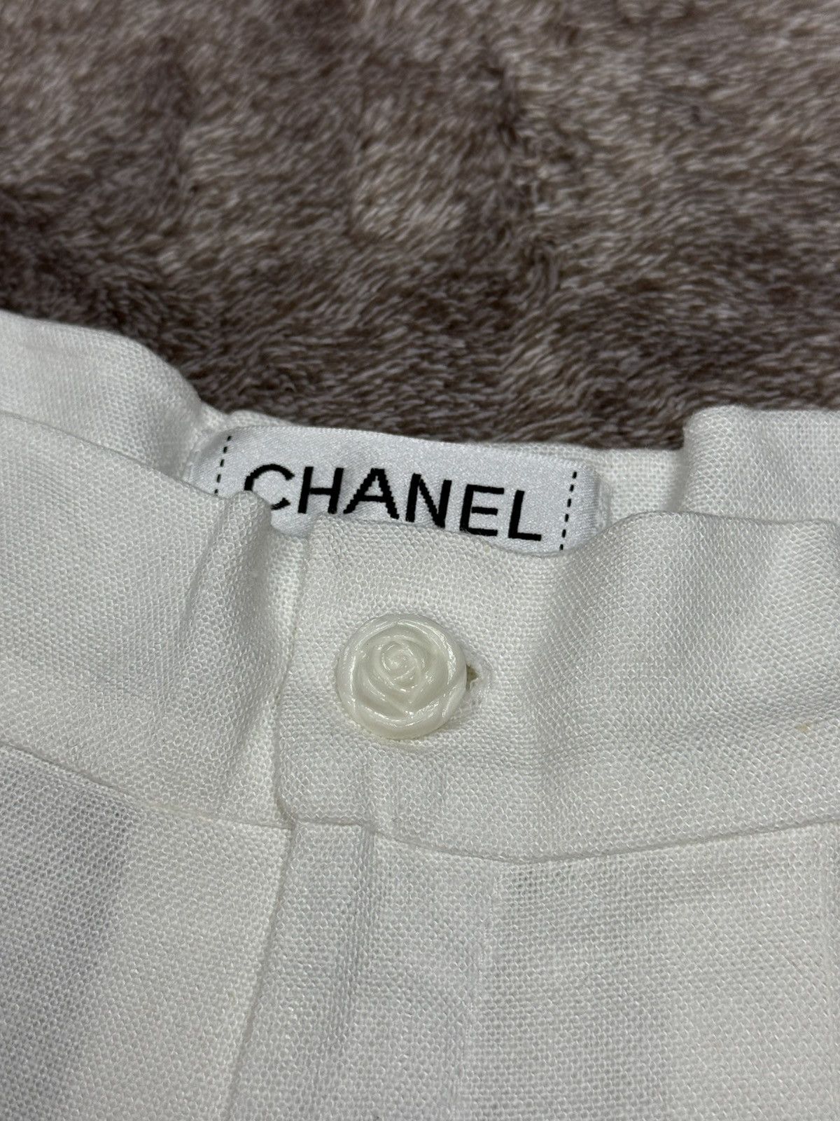 Chanel Chanel Off White Linen Textured Pleat Pocket Shorts Size 34 Size 24" / US 00 / IT 34 - 10 Thumbnail