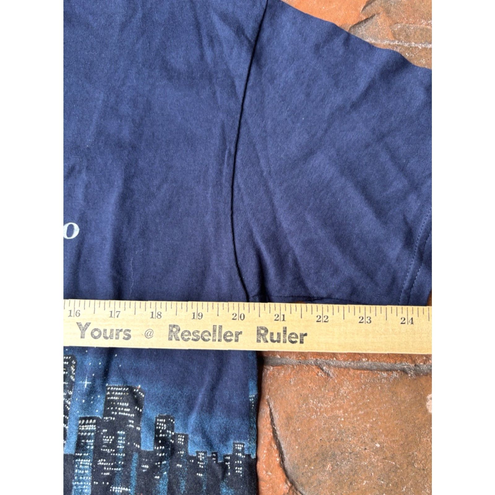 Tultex VINTAGE Chicago Skyline Tourist Souvenir T-Shirt Large Tultex Men Blue 90s 80s Logo Graphic Print Crew Neck Short Sleeve Cotton Polyester Knit Size US L / EU 52-54 / 3 - 6 Thumbnail