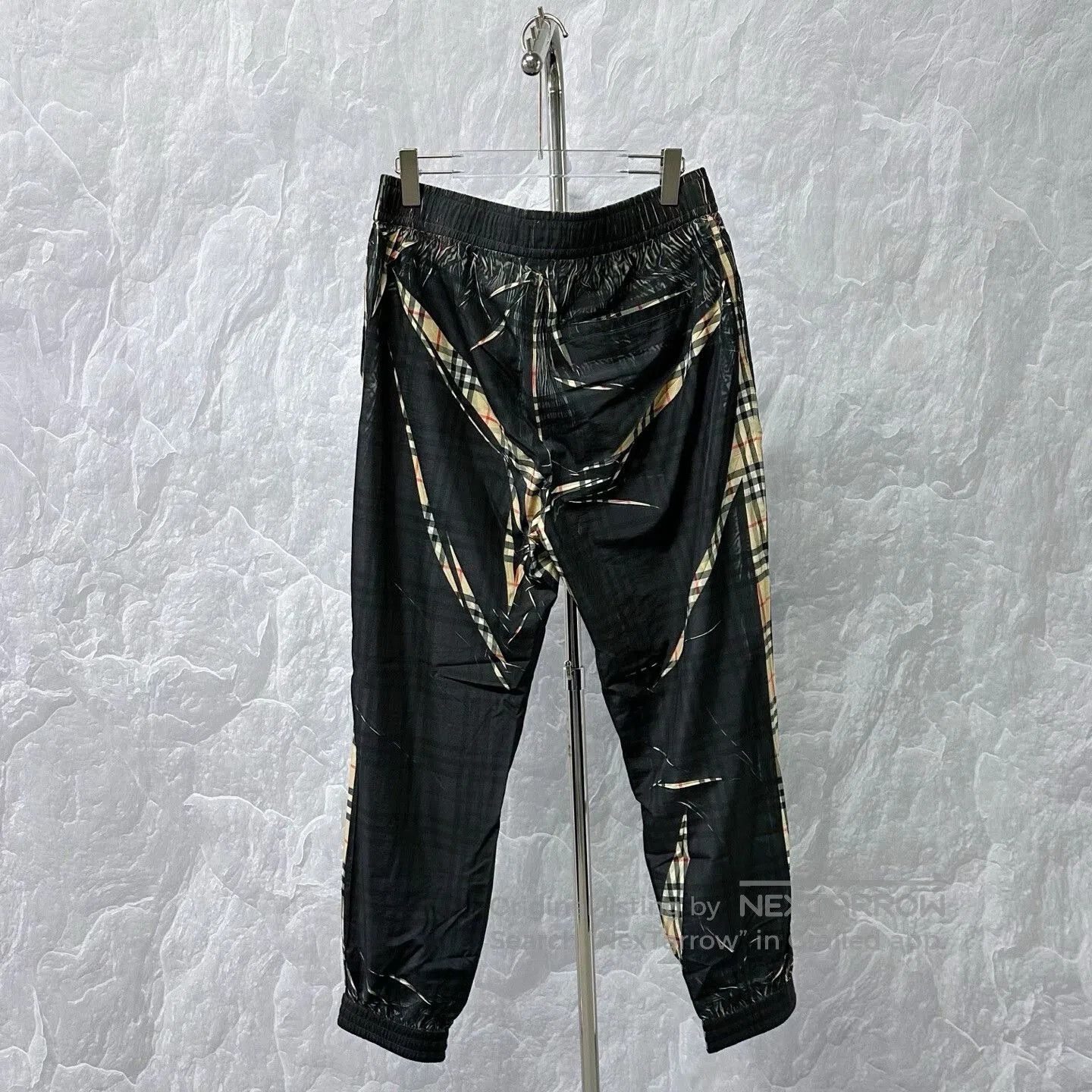 Burberry Burberry Black Checkered Casual Pants L Size. Size US 34 / EU 50 - 4 Thumbnail