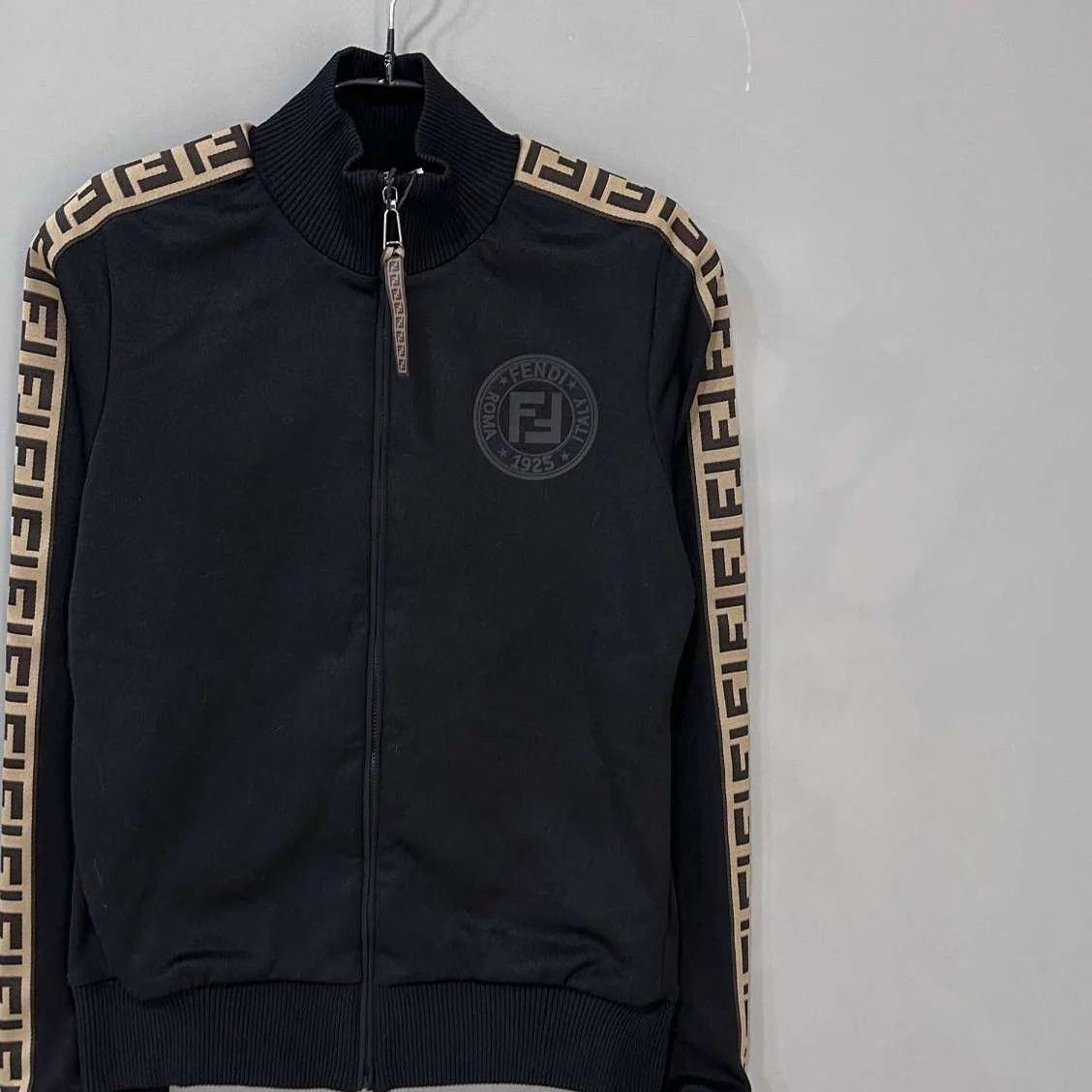 Fendi FENDI FF logo casual jacket 99 New 38 with snags Size XS / US 0-2 / IT 36-38 - 1 Thumbnail