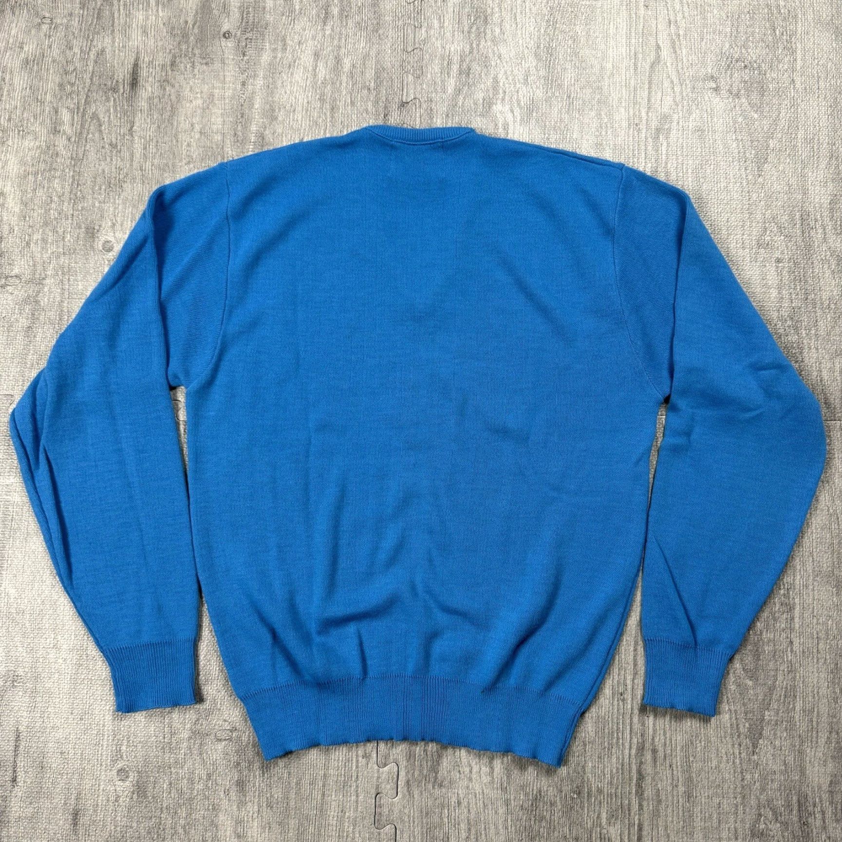 Vintage VINTAGE Arena Mens Orlon Acrylic V-Neck Sweater Electric Blue Medium Preppy Mod Disco Size US M / EU 48-50 / 2 - 5 Thumbnail