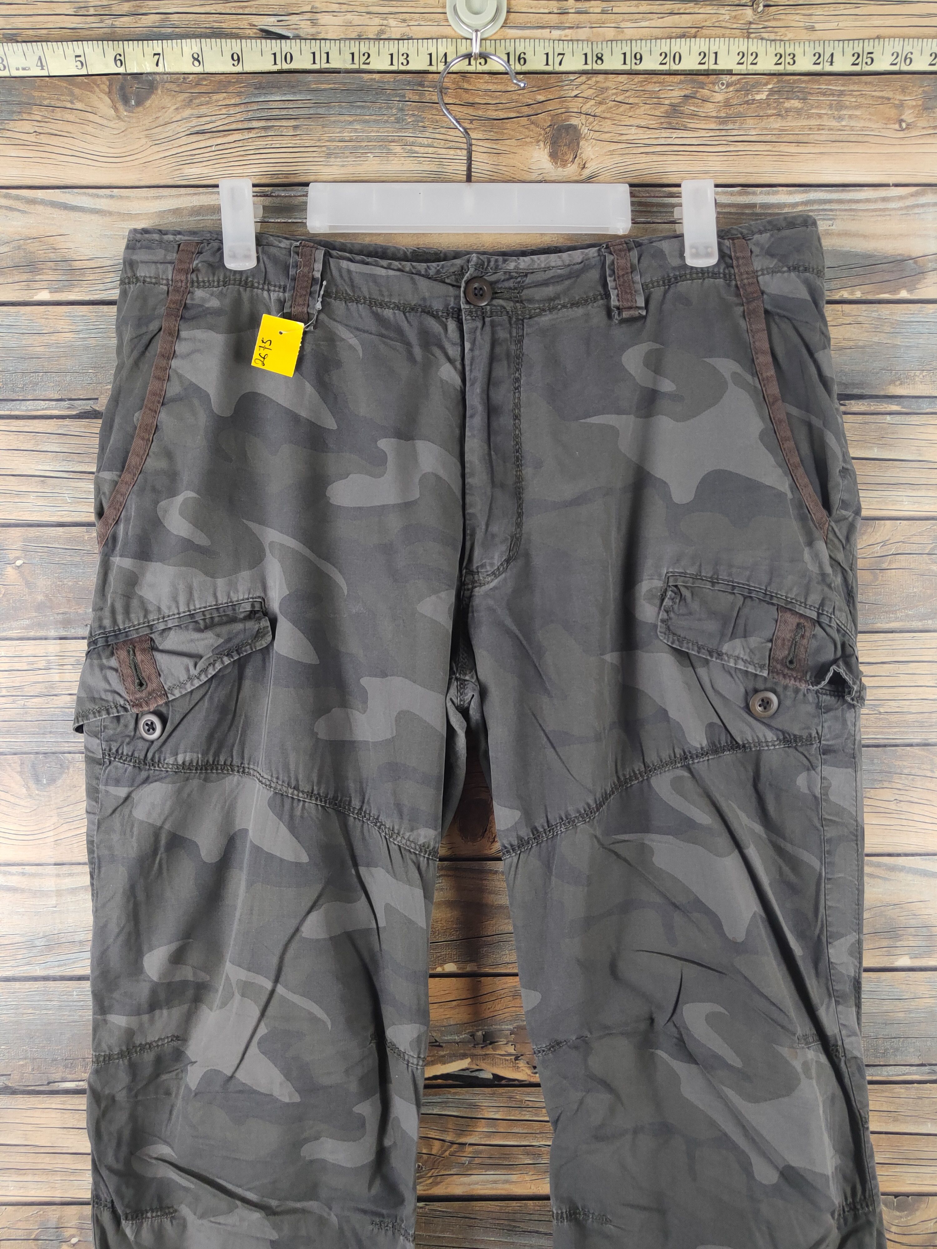 Japanese Brand DL Uniqlo Camouflage Multipocket Cargo Pants #2675 Size US 35 - 2 Thumbnail