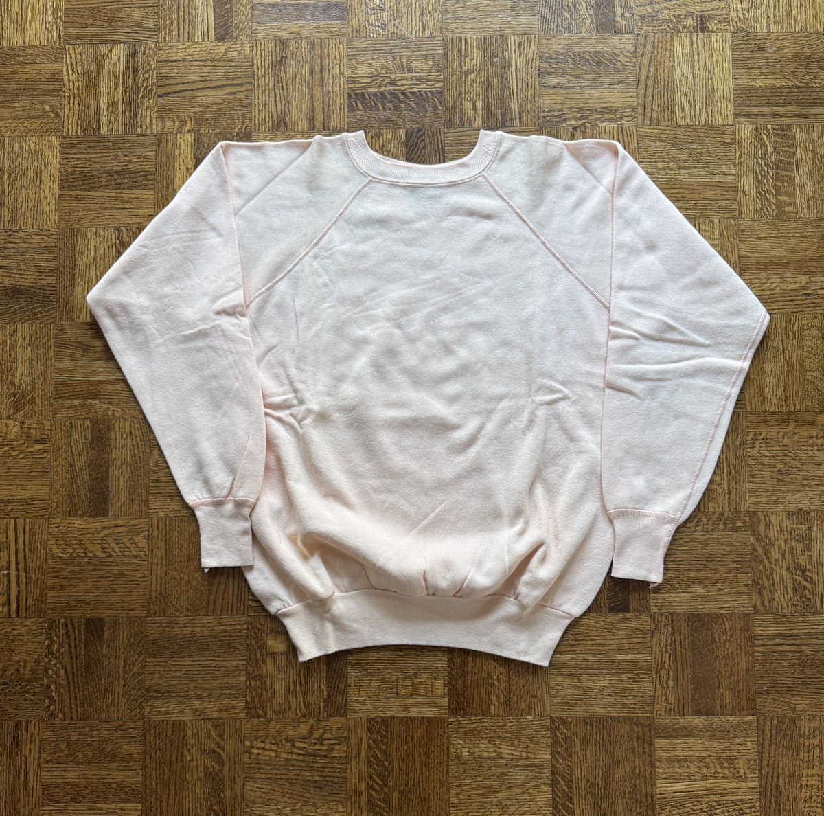 Vintage Vintage 80s Pink Blank Raglan Crewneck Sweatshirt Size US XL / EU 56 / 4 - 1 Thumbnail