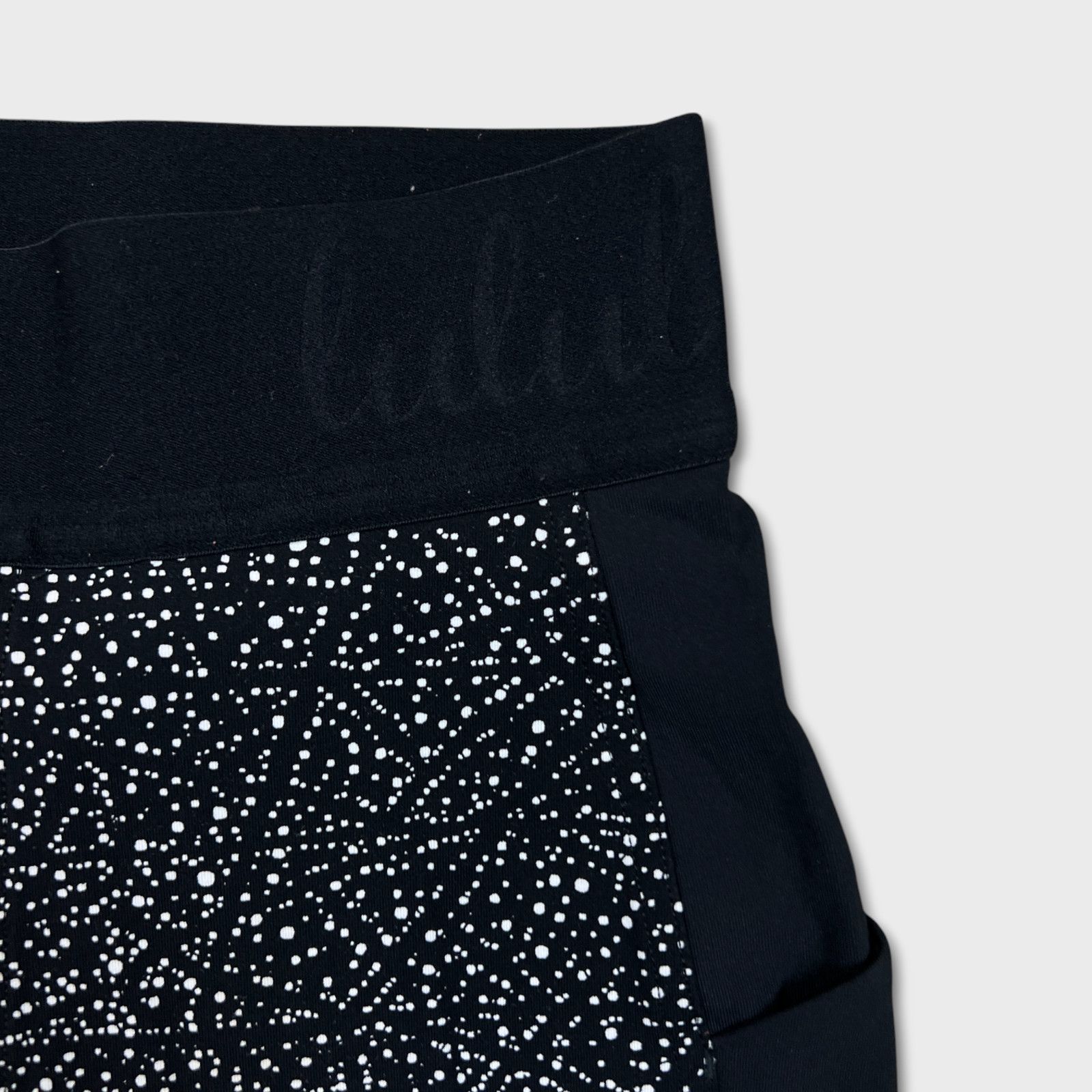 Lululemon Lululemon Box It Out Tight 2 High Rise Athletic Yoga Legging Size 26" / US 2 / IT 38 - 3 Thumbnail