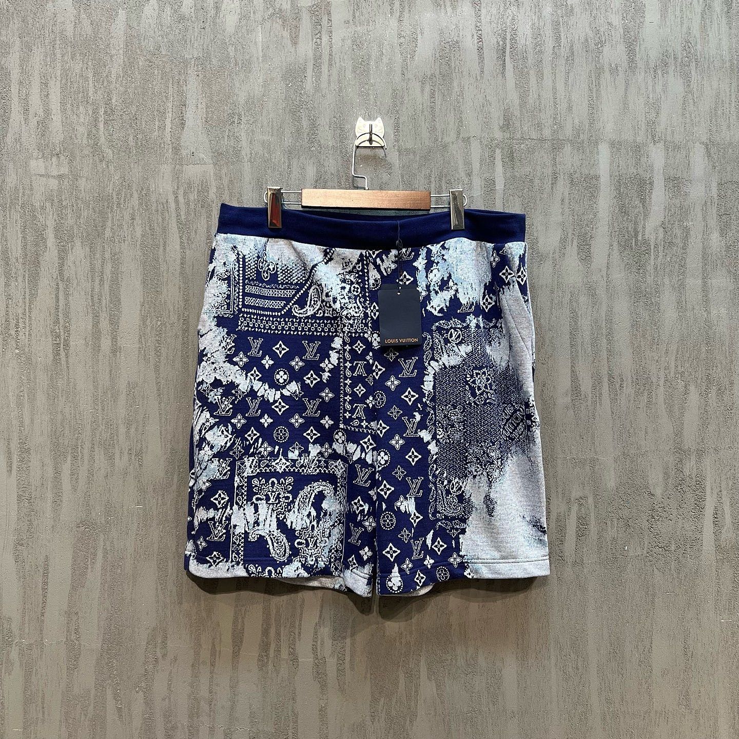 Louis Vuitton Louis Vuitton Monogram Bandana Shorts Size 40 Size US 40 / EU 56 - 1 Thumbnail