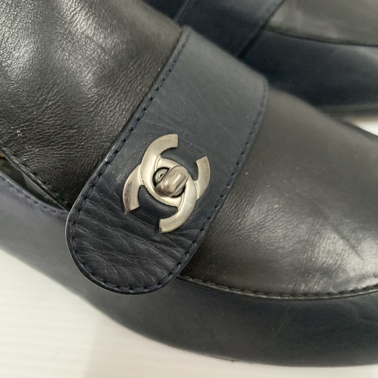 Chanel Chanel CC Logos Black Leather Shoes Pre-owned Size US 8 / IT 38 - 6 Thumbnail