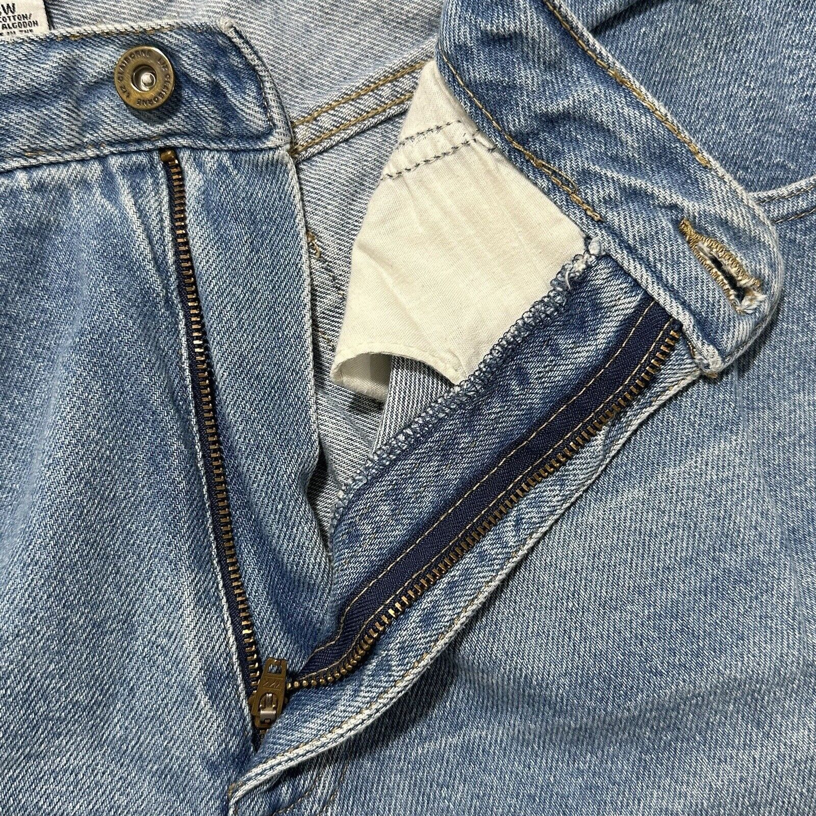 Liz Claiborne Liz Claiborne 18W Classic Fit Straight Leg Jeans Distressed Size 38" / US 16 / IT 52 - 3 Thumbnail