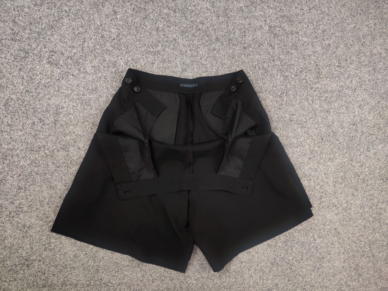 Yohji Yamamoto Yohji Yamamoto Y's Regulation Laine Wool Womens Tuck Shorts Size 30" / US 8 / IT 44 - 13 Thumbnail