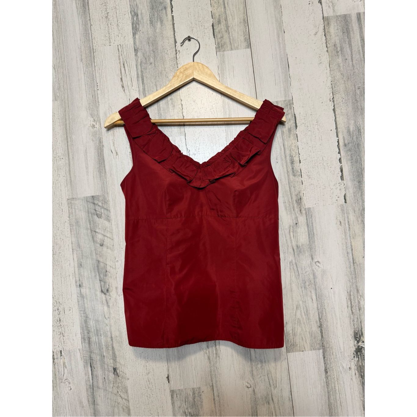 Ann Taylor Ann Taylor Red Ruffle V Neck Sleeveless Blouse Top Career Wo Size XS / US 0-2 / IT 36-38 - 5 Thumbnail