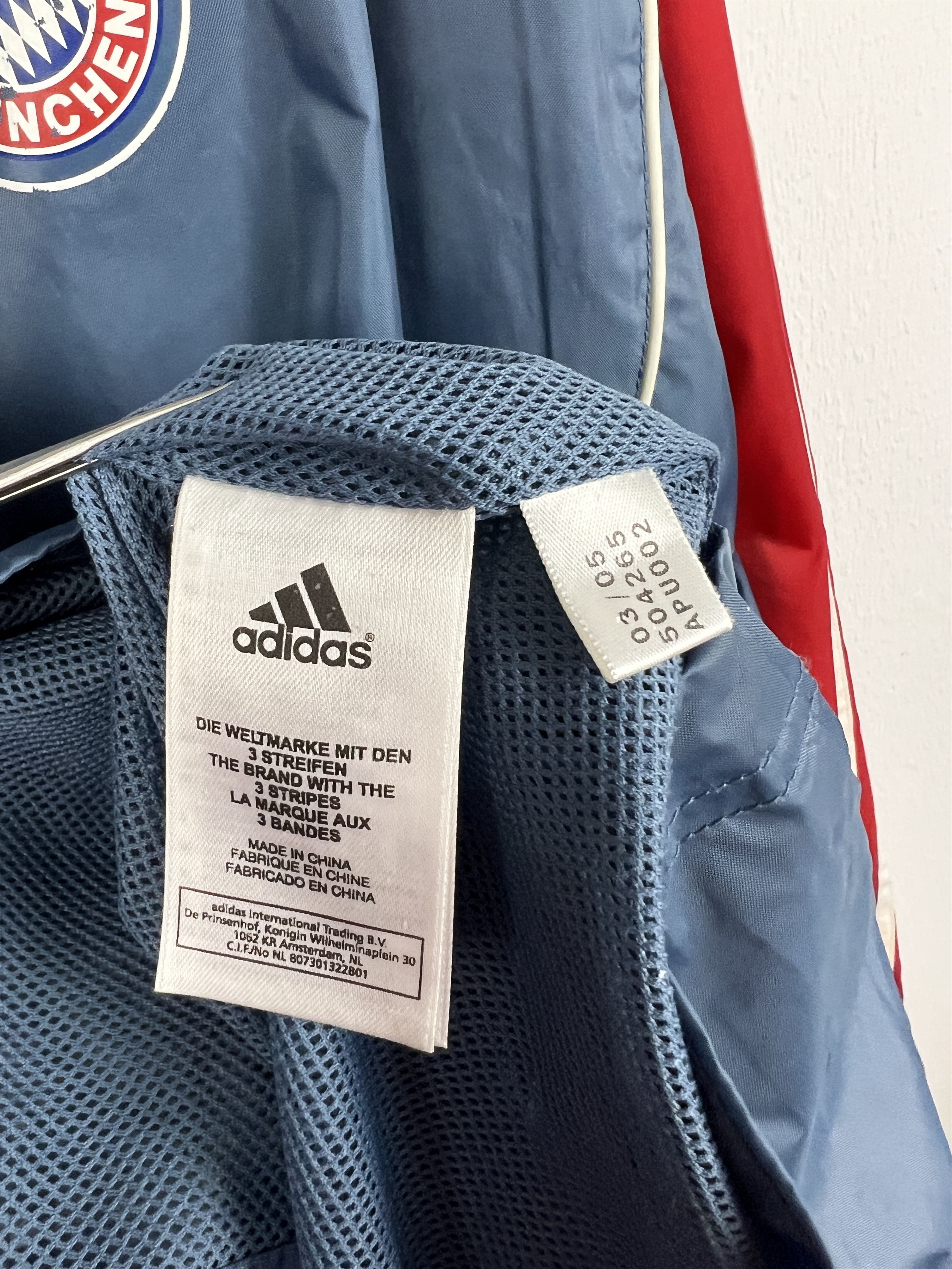 Adidas Bayern Munich Rain Jacket Soccer Track Top Windbreaker Size US XL / EU 56 / 4 - 9 Thumbnail