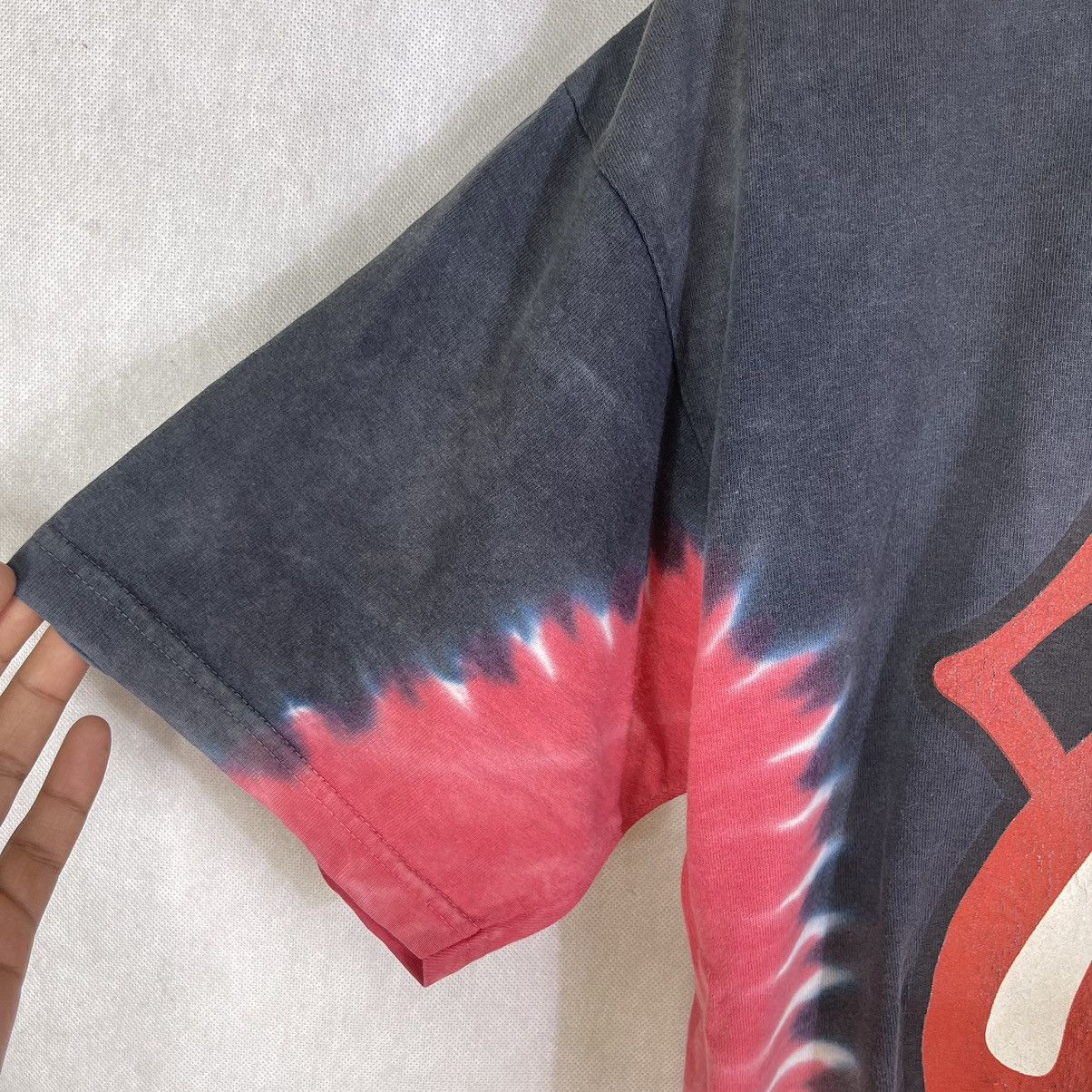 Band Tees Vintage Rolling Stones Withstand Fades Tie Dye Tee Size US L / EU 52-54 / 3 - 7 Thumbnail