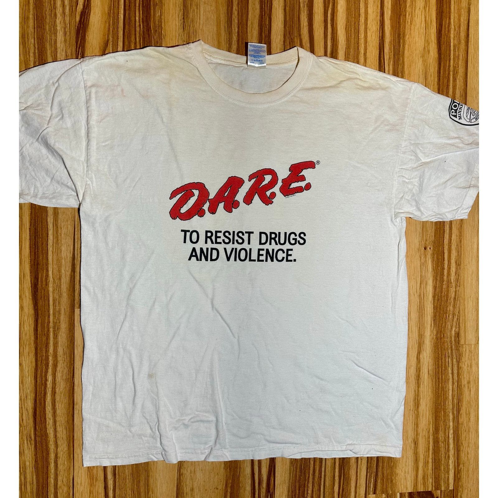 Gildan D.A.R.E To Resist Drugs N Violence MN Police White Tshirt Size US XL / EU 56 / 4 - 3 Thumbnail