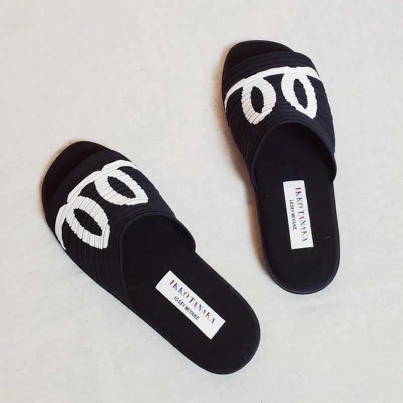 Pleats Please ISSEY MIYAKE x IKKO TANAKA pleated slippers