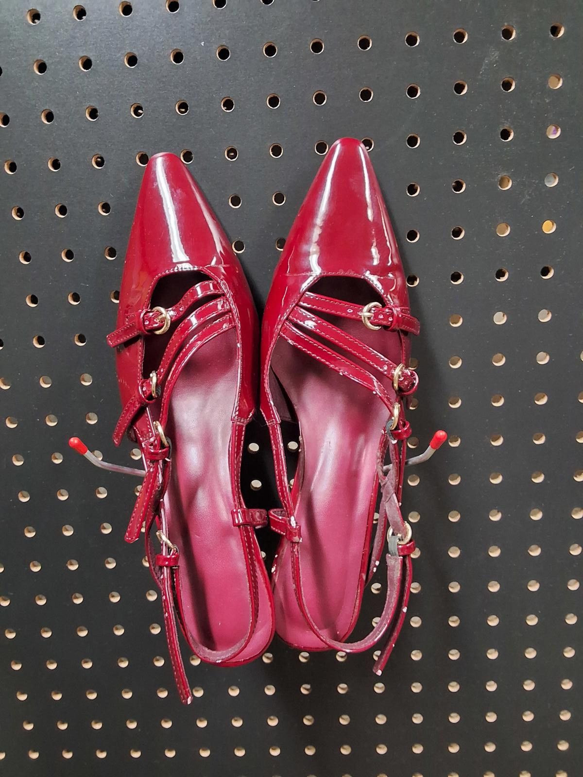 Unknown London Stunning Red Patent Kitten Heels - Act Fast! Size US 7.5 / IT 37.5 - 3 Thumbnail