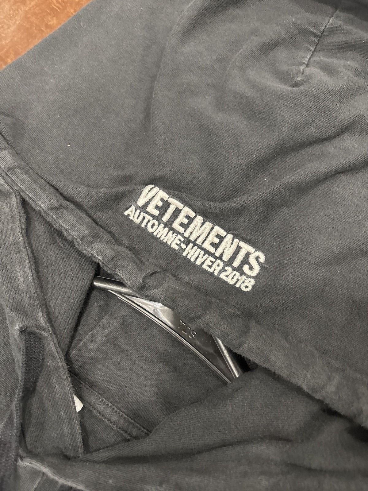 Vetements USED Vetements Titanic Kiss Split Lightweight Hoodie Size L Size US L / EU 52-54 / 3 - 3 Thumbnail