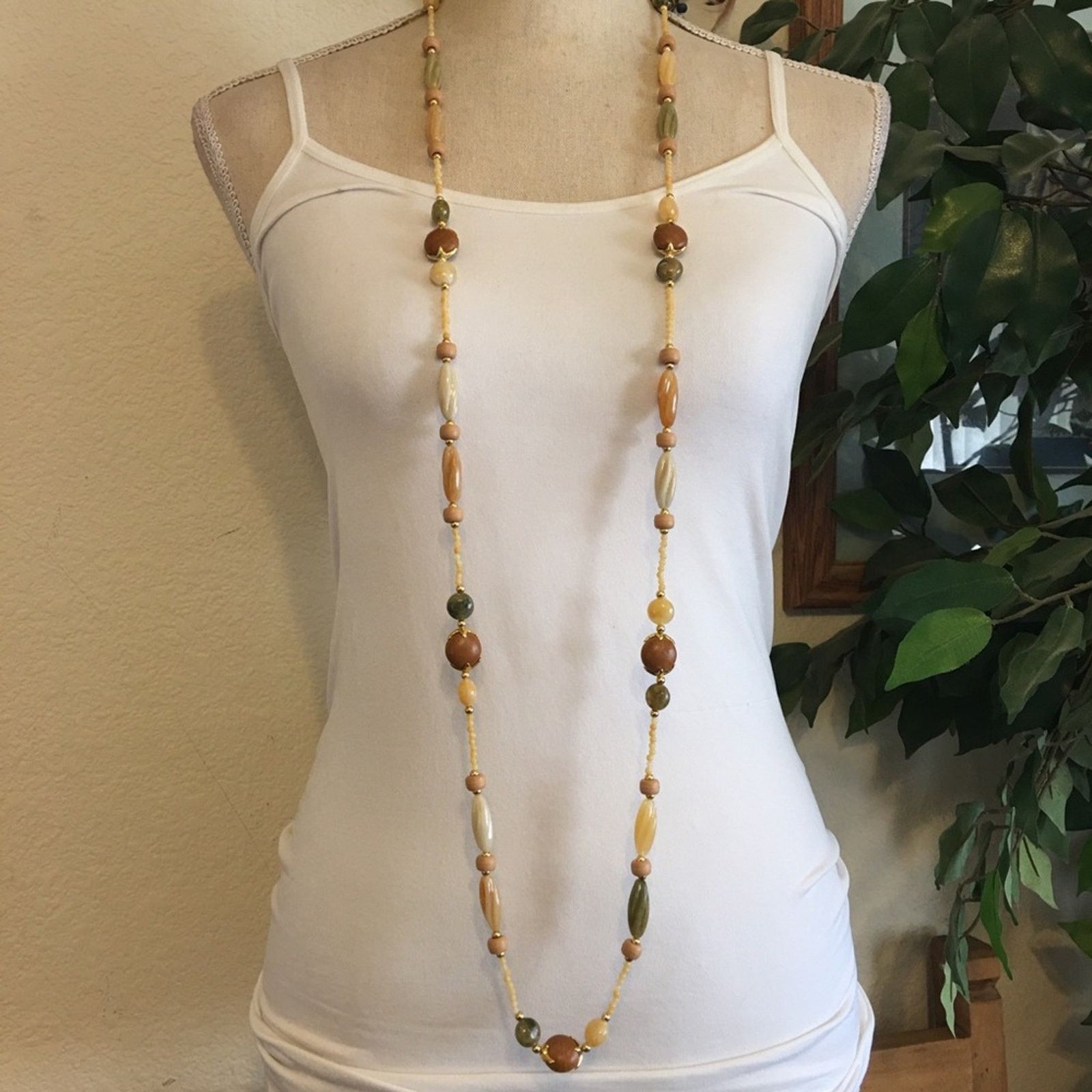 Vintage Vintage natural tones plastic bead necklace Size ONE SIZE - 1 Thumbnail