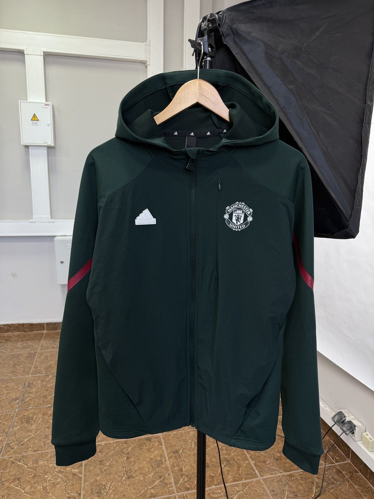 Adidas 🏴󠁧󠁢󠁥󠁮󠁧󠁿 2023 Adidas Manchester United Soccer Jacket Rare Hype Size US S / EU 44-46 / 1 - 1 Thumbnail