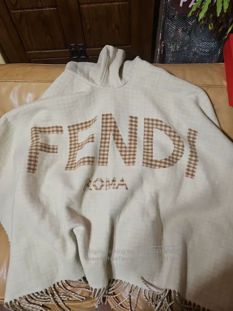 Fendi Fendi size 170*45 cm Pure Cashmere Hooded Shawl Size ONE SIZE - 1 Thumbnail