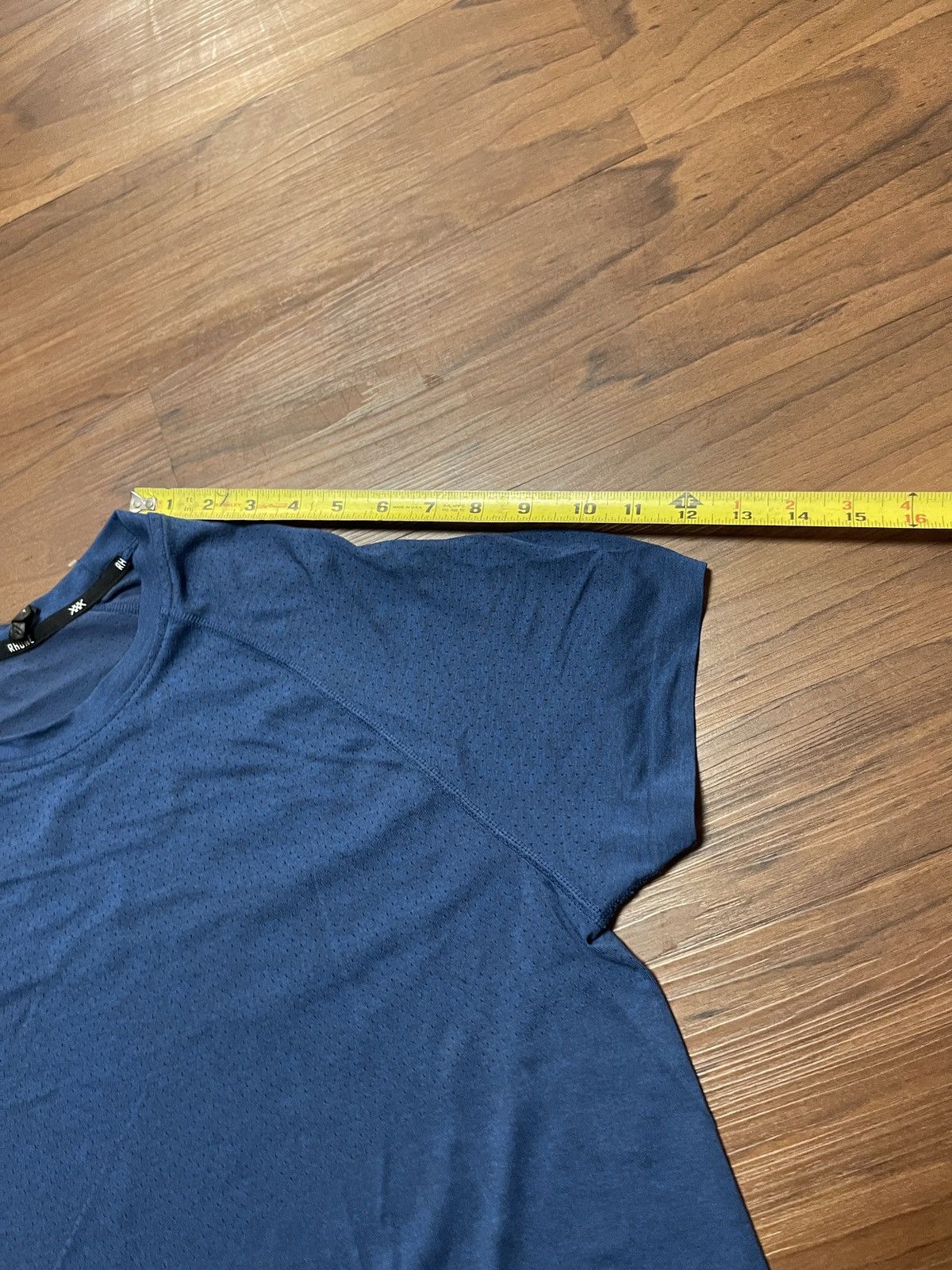 Rhone Rhone workout shirt size large Size US L / EU 52-54 / 3 - 7 Thumbnail