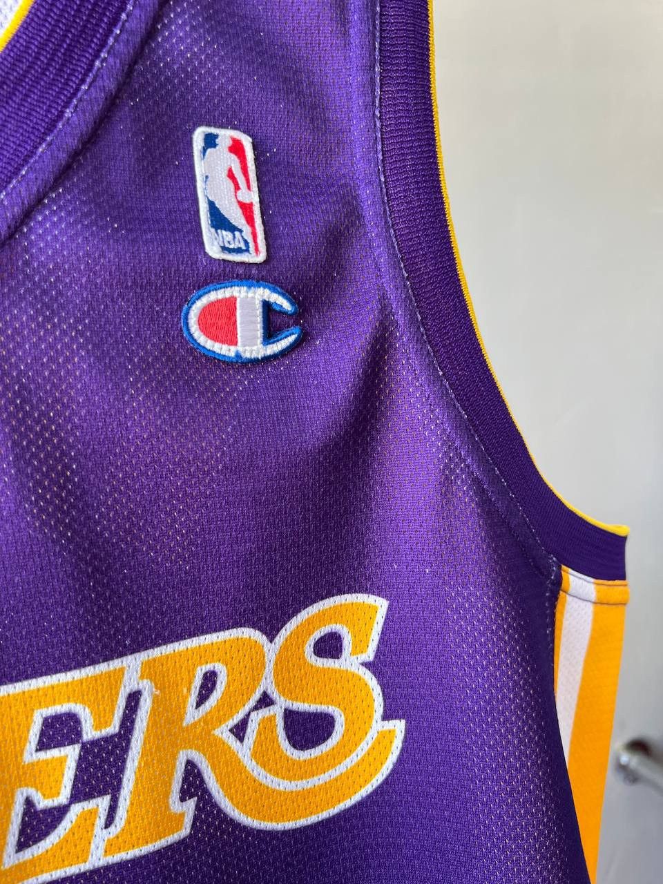 NBA VINTAGE LOS ANGELES LAKERS #24 BASKETBALL CHAMPION JERSEY L Size US L / EU 52-54 / 3 - 6 Thumbnail