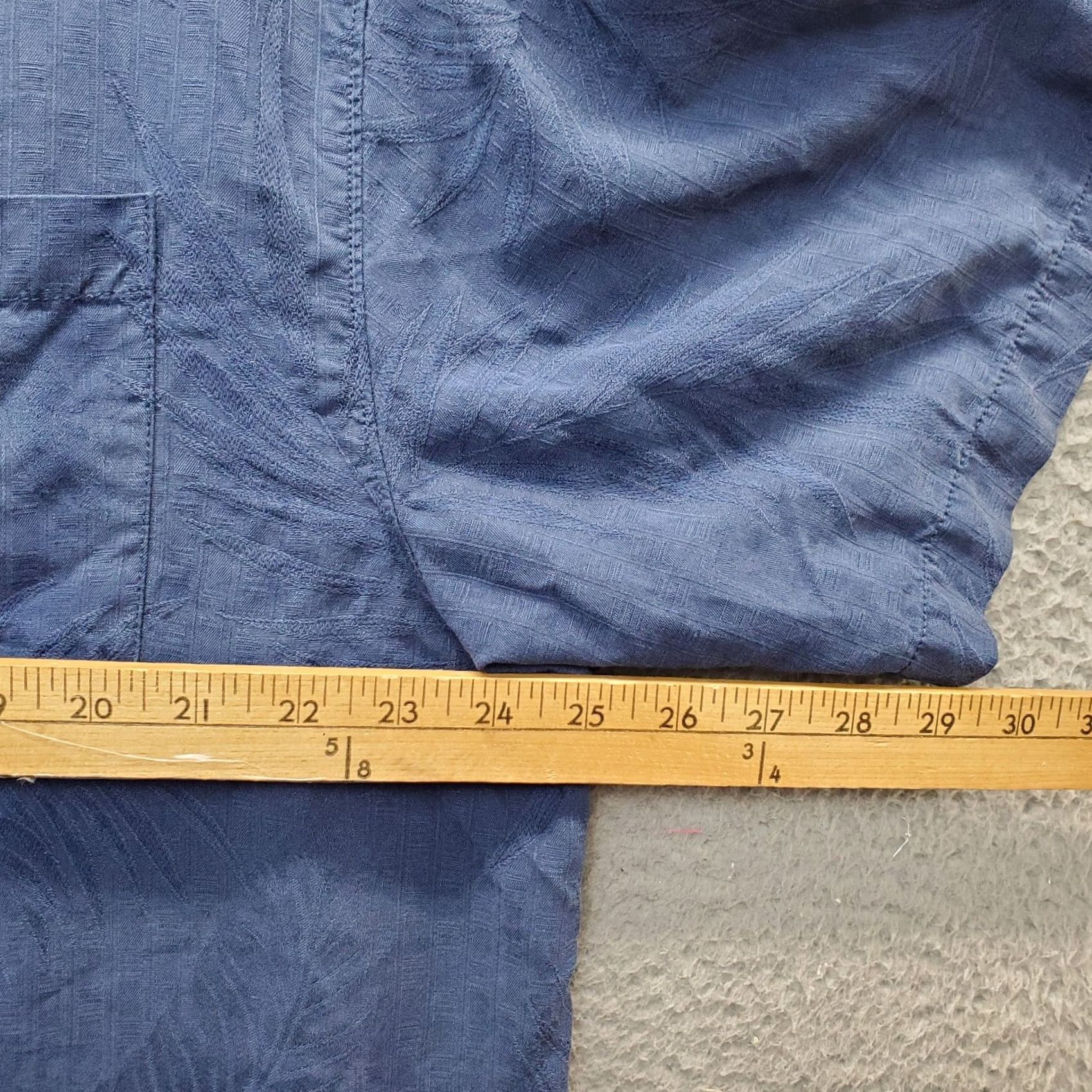 Tommy Bahama VINTAGE Tommy Bahama Navy Silk Embossed Palm Leaf Hawaiian Shirt Mens XL Button-Up Short Sleeve Collared Casual Travel Size US XL / EU 56 / 4 - 6 Thumbnail