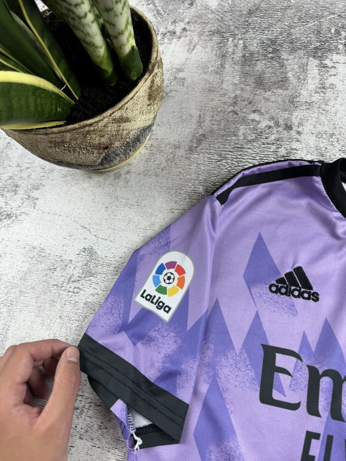Vintage Real Madrid 2022 2023 Karim Benzema #9 Football Shirt Soccer Jersey T Shirt Tee Size US L / EU 52-54 / 3 - 10 Thumbnail