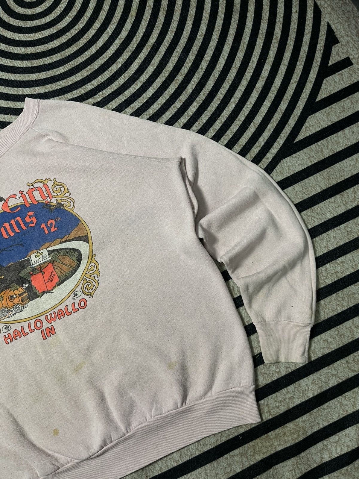 Fruit Of The Loom 90s SIN CITY VANS HALLO WALLO IN TRICK OR TREAT SWEATSHIRT Size US XL / EU 56 / 4 - 5 Thumbnail