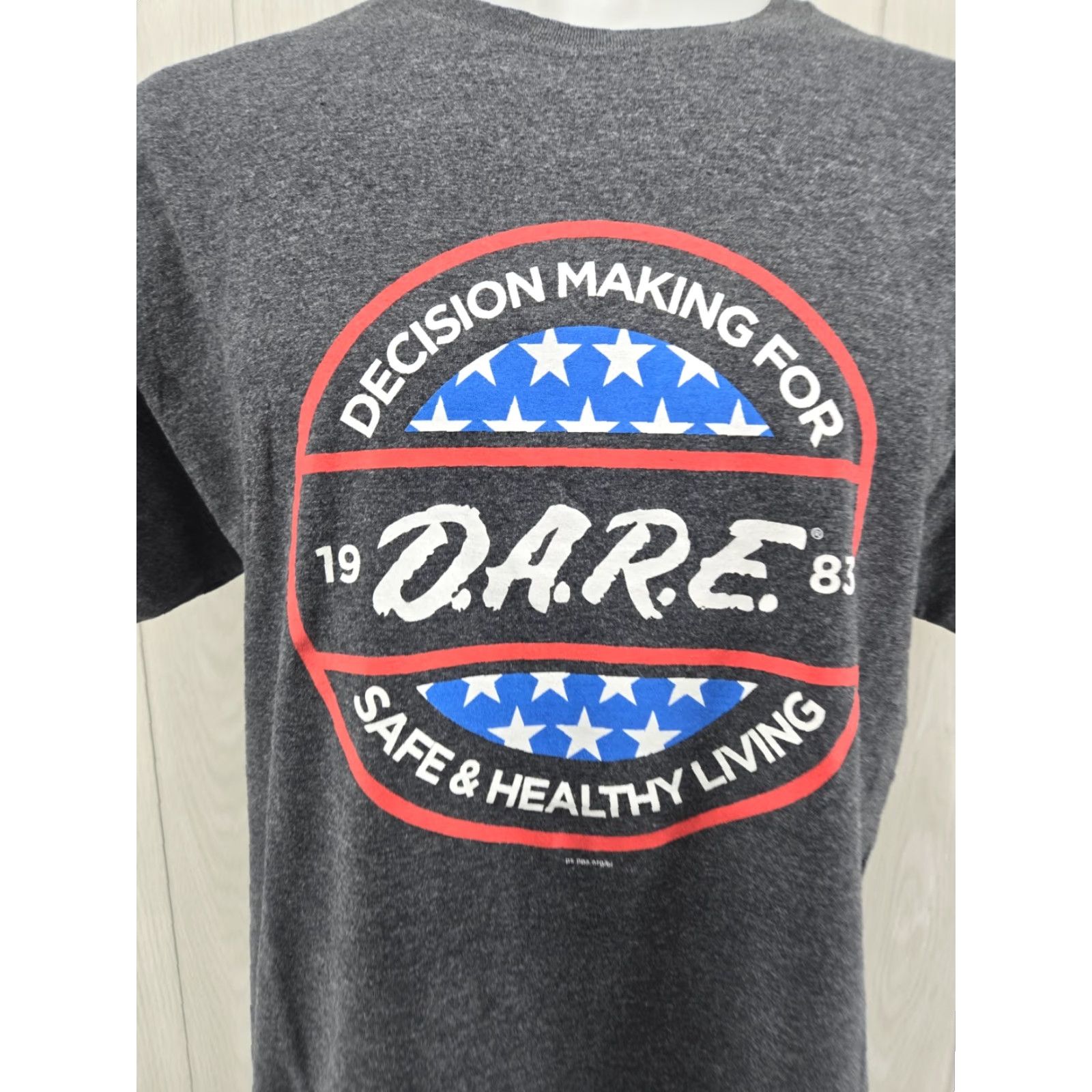 Fruit Of The Loom VINTAGE Fruit of the Loom DARE D.A.R.E. Graphic T-Shirt Anti-Drug Gray Faded Men’s Size LARGE Shirt Adult Large Gray DARE Graphic Logo 1990s Mens Size US L / EU 52-54 / 3 - 3 Thumbnail