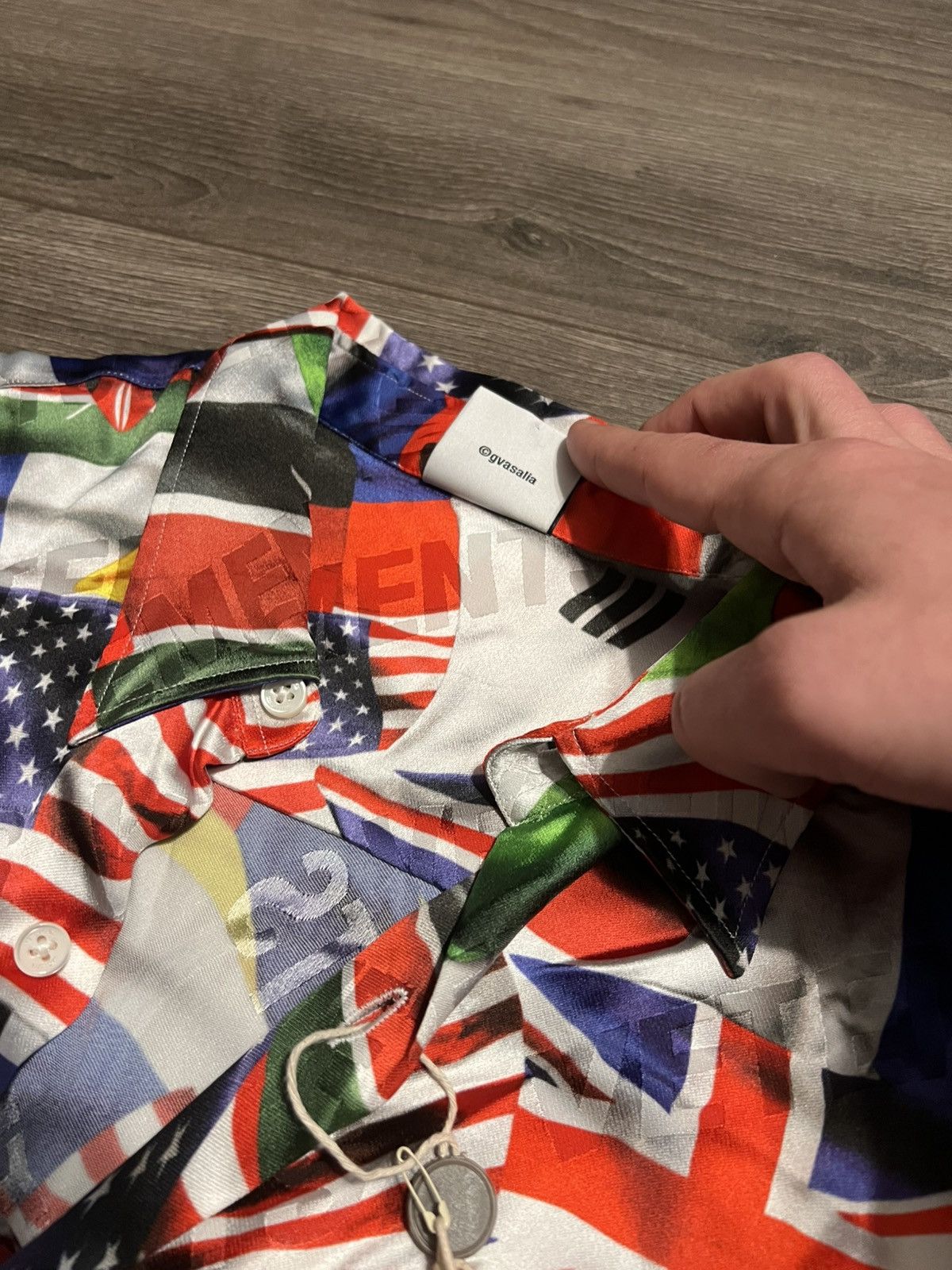 Vetements vetements flag button up Size US S / EU 44-46 / 1 - 6 Thumbnail