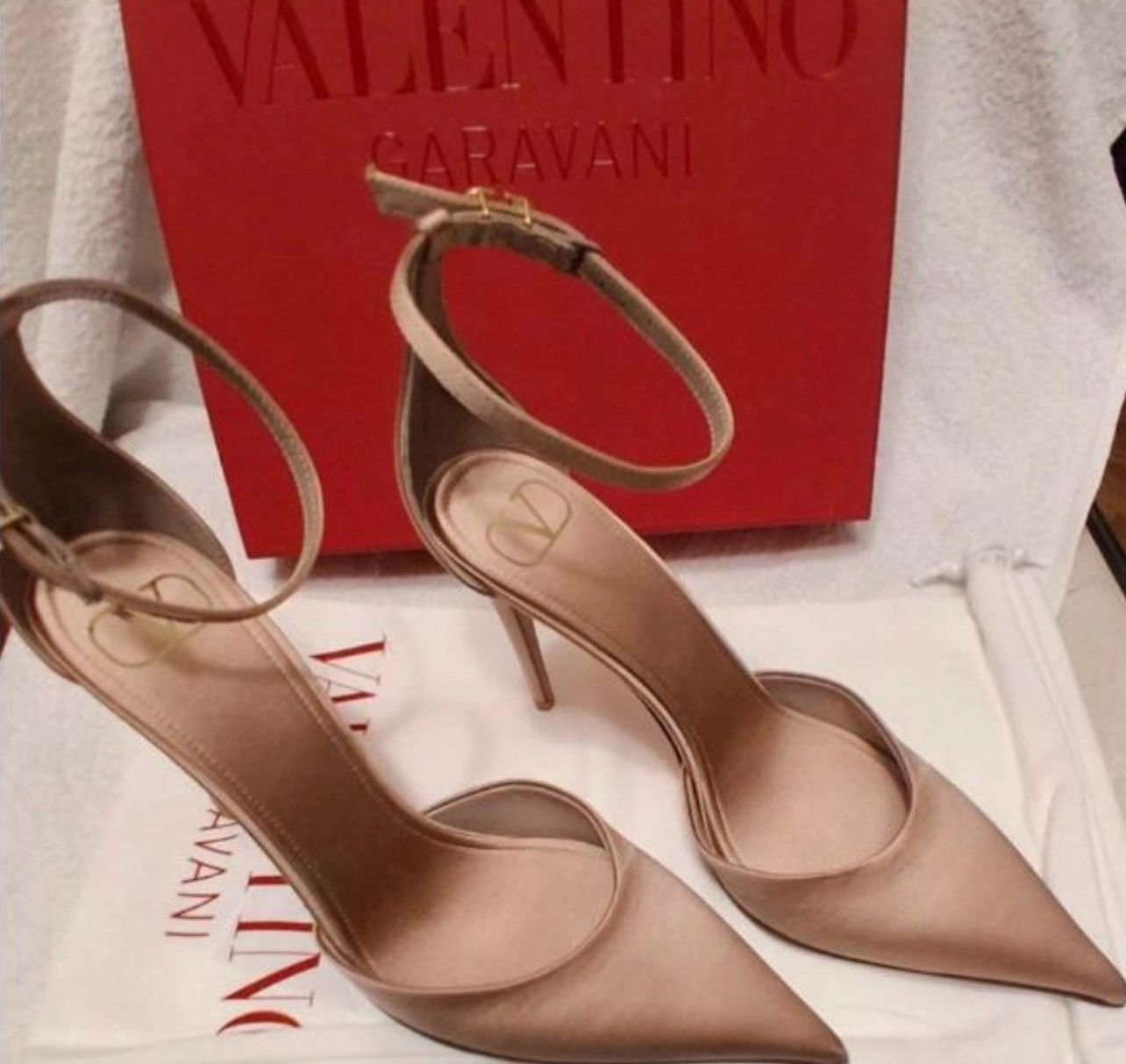 Valentino Valentino satin beige high heel pumps shoes Size US 8 / IT 38 - 5 Thumbnail