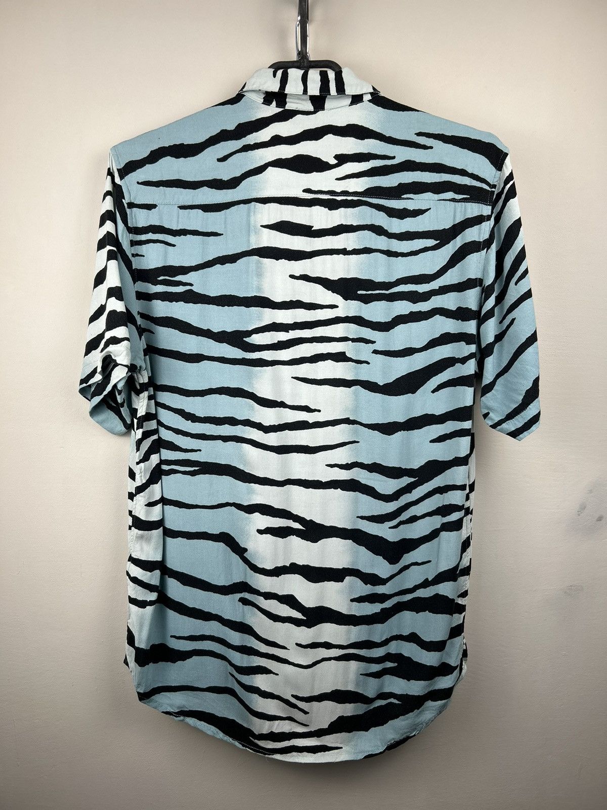 Supreme Supreme Tiger Stripe Rayon Shirt Size US M / EU 48-50 / 2 - 13 Thumbnail