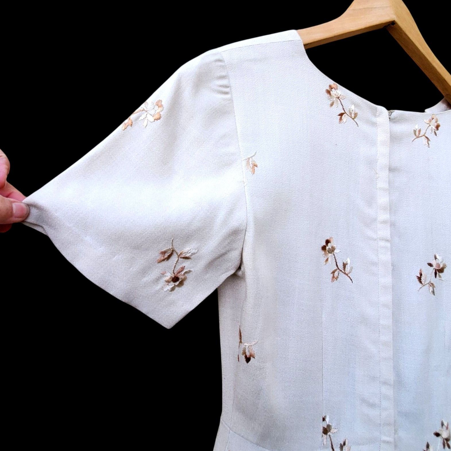 Handmade 1950s Pin Up Wiggle Dress Size 4 Beige Embroidered Metal Zip Size S / US 4 / IT 40 - 11 Thumbnail