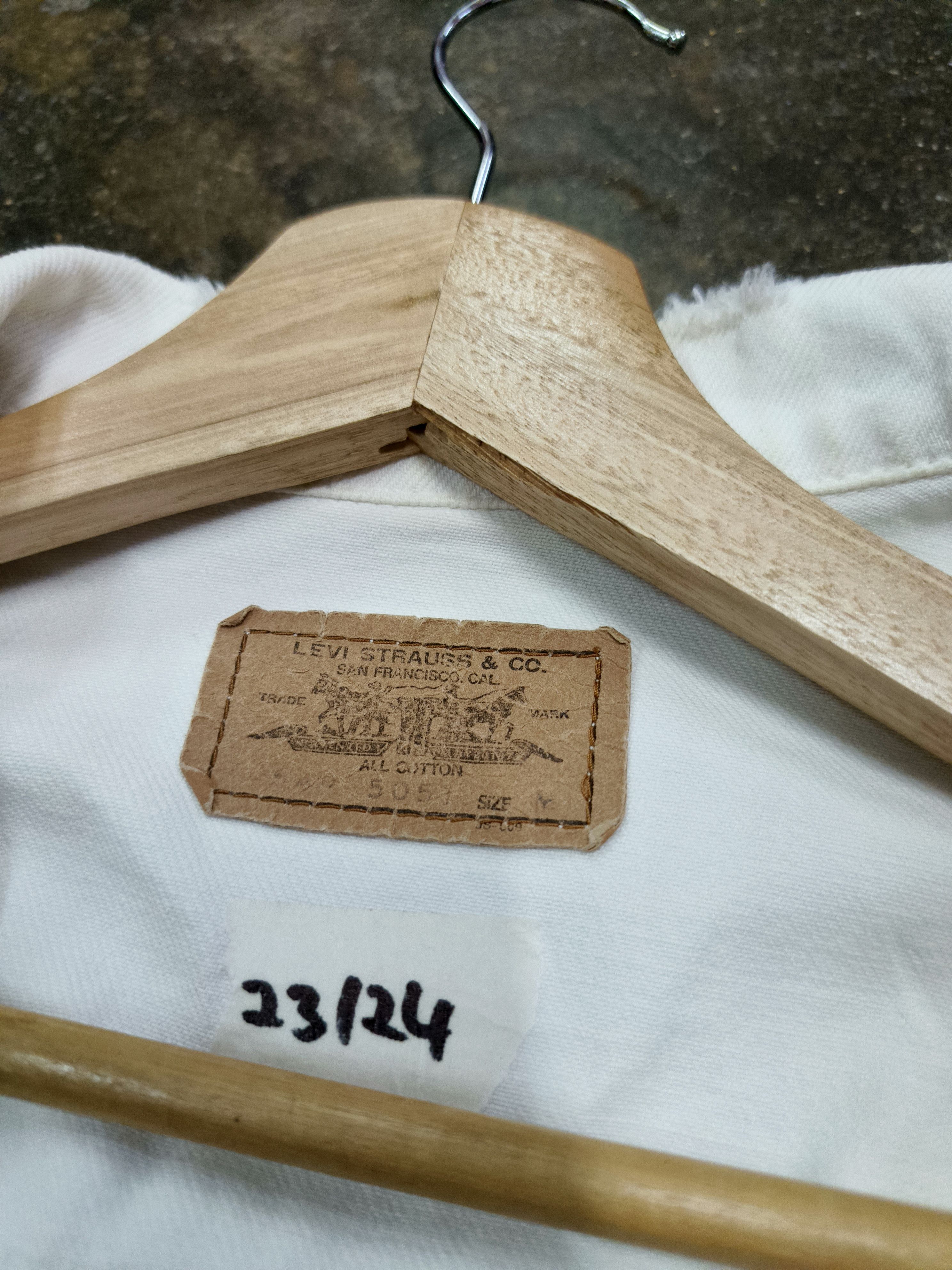 LVC VTG LEVIS ORANGE TAGS WHITE DENIM JACKET DISTRESSED Size US M / EU 48-50 / 2 - 10 Thumbnail