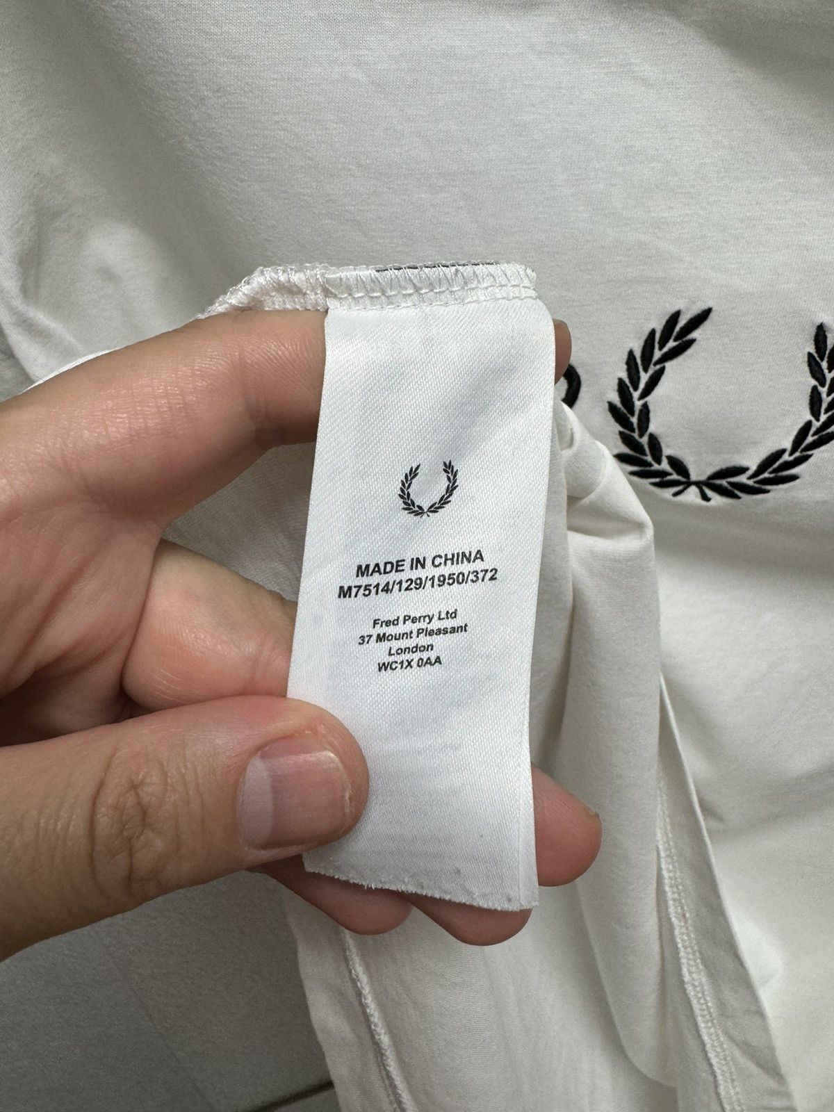 Fred Perry Fred Perry big logo white t-shirt M sz Size US M / EU 48-50 / 2 - 8 Thumbnail