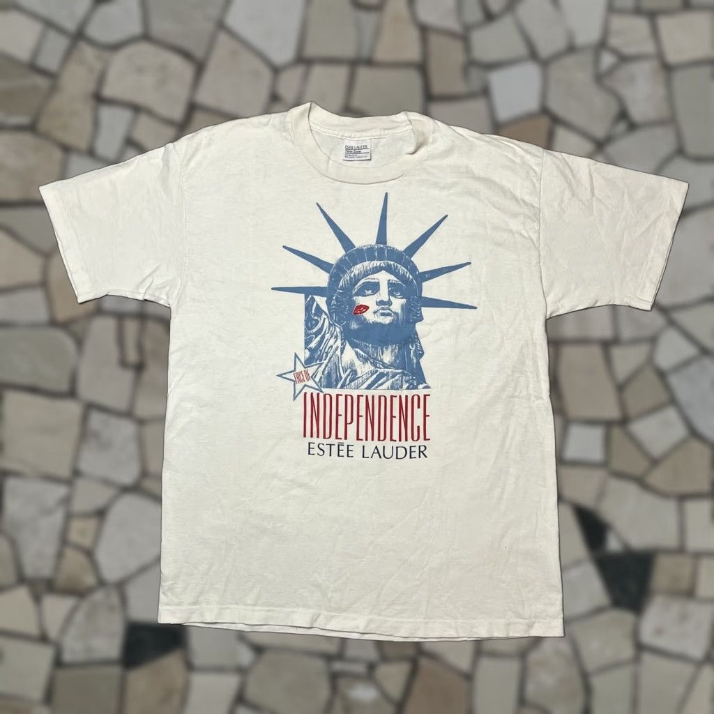 VINTAGE Estee Lauder Statue Of Liberty Single Stitch T Shirt L White Cotton Knit Men Crew Neck Short Sleeve 90s USA Make Up Graphic Print T-Shirt