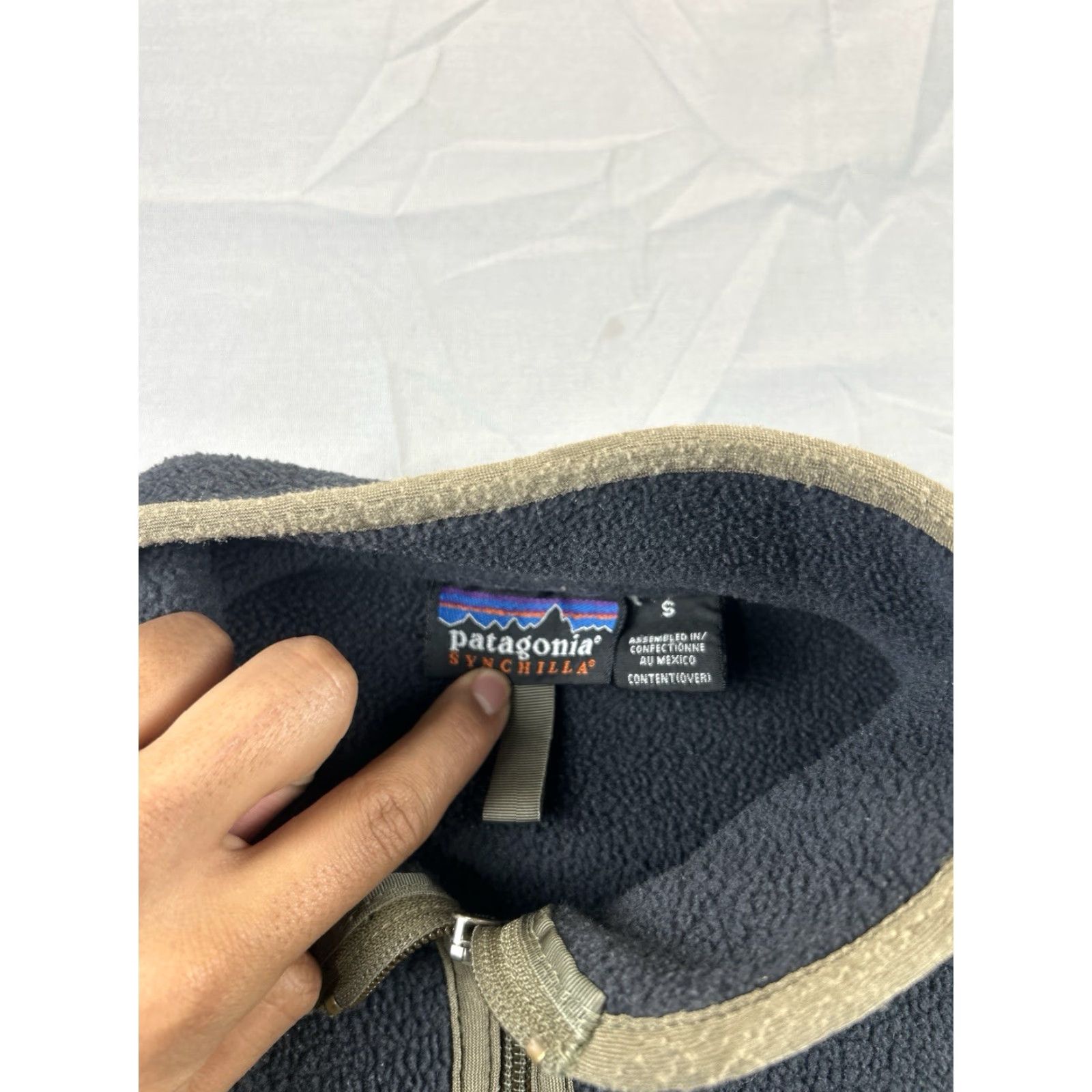 Patagonia VINTAGE Patagonia Synchilla Small Men’s Black Half Zip Sweater Pullover - Men, S, Black, Polyester, Zip, Sweater Size US S / EU 44-46 / 1 - 3 Thumbnail