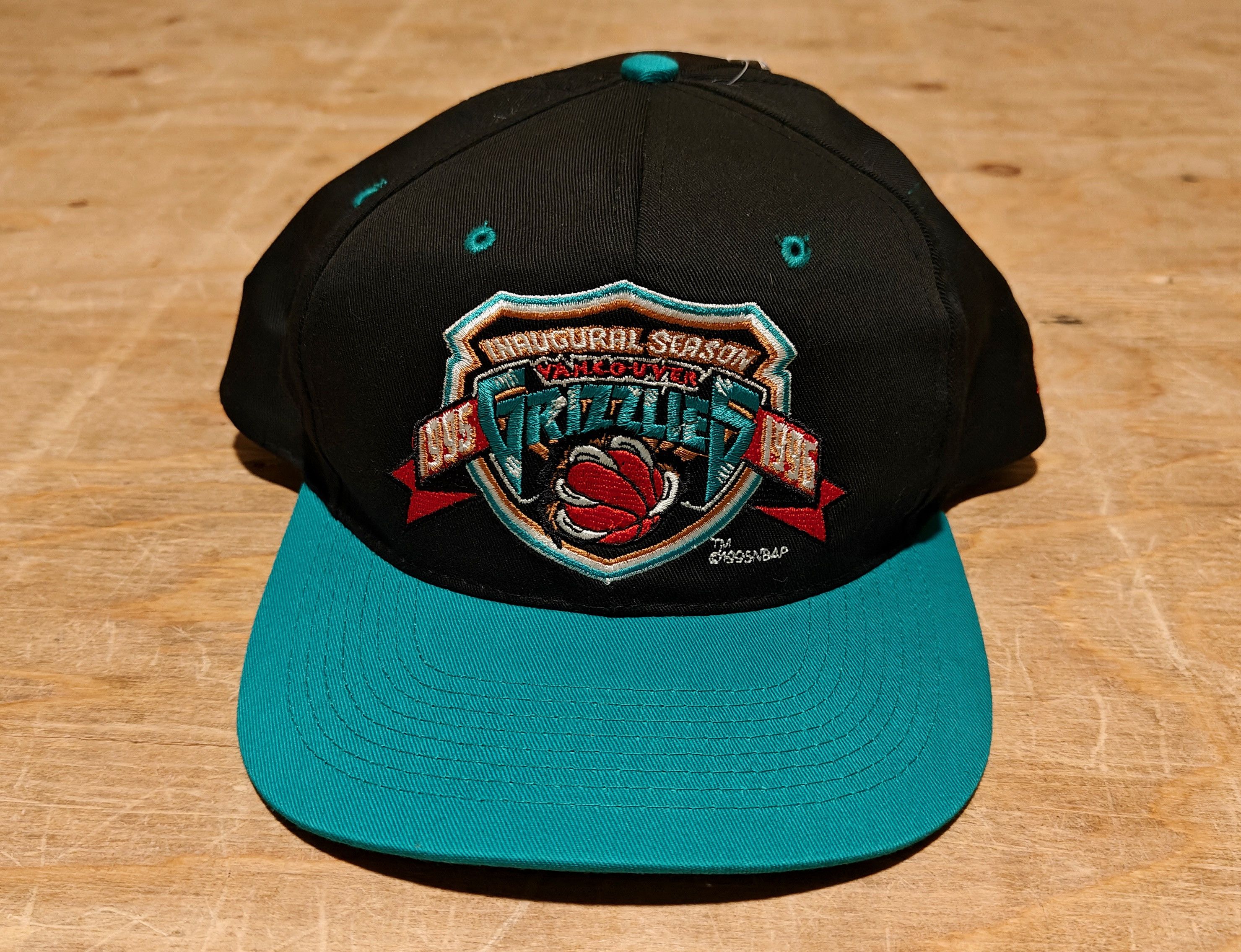 The Game NWT Vtg 1995 The Game Vancouver Grizzlies NBA snapback hat Size ONE SIZE - 1 Thumbnail
