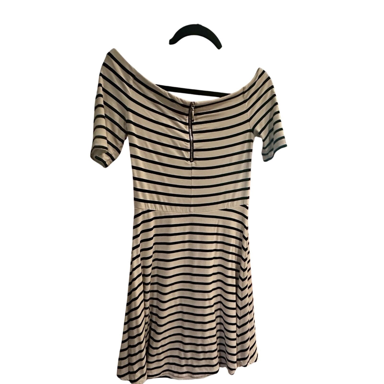 White House Black Market White House Black Market White Striped Weekender Dress XS Size XS / US 0-2 / IT 36-38 - 2 Thumbnail