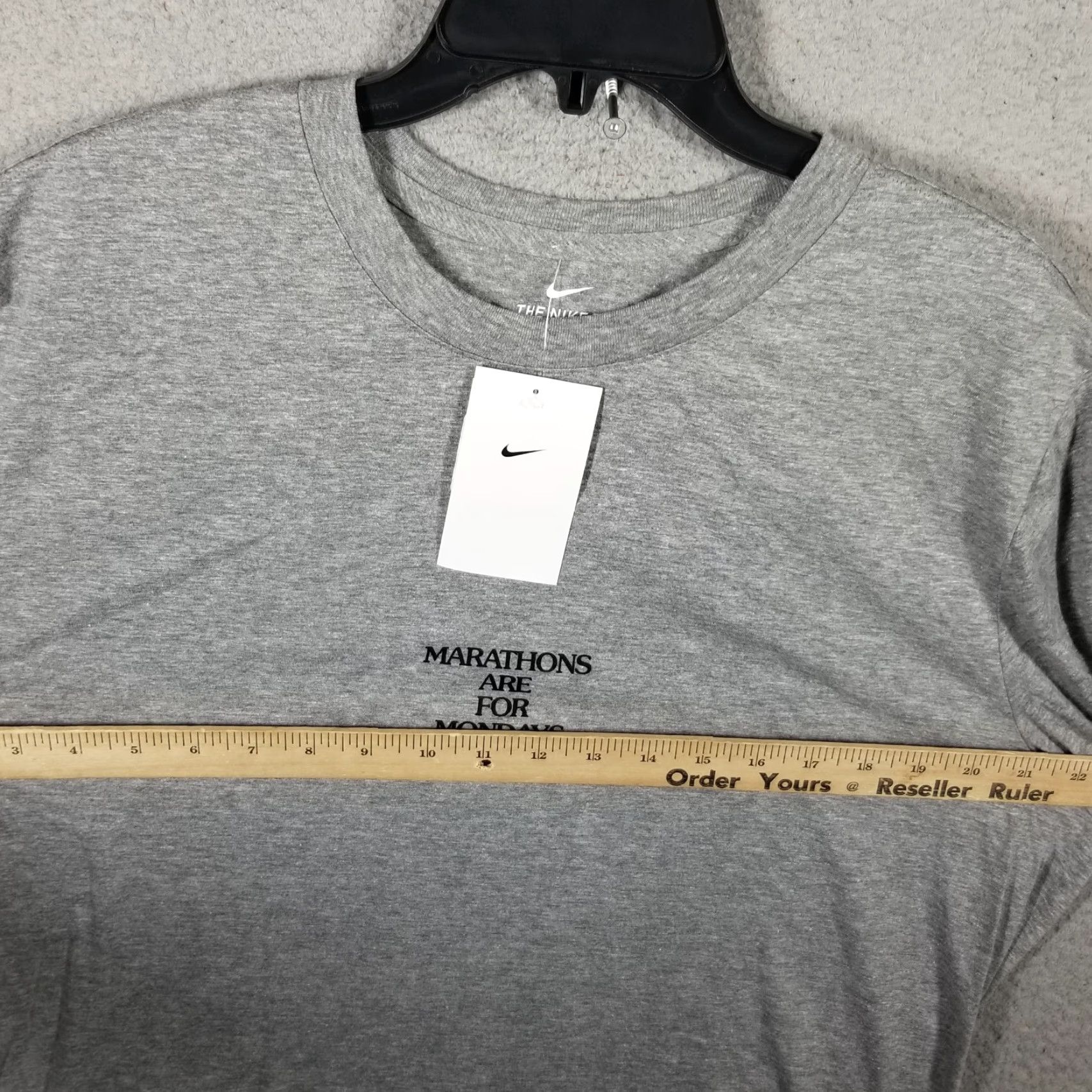 Nike Nike Boston Marathon "Marathons Are For Mondays" Graphic T-Shirt XL Gray Men’s Activewear Size US XL / EU 56 / 4 - 6 Thumbnail