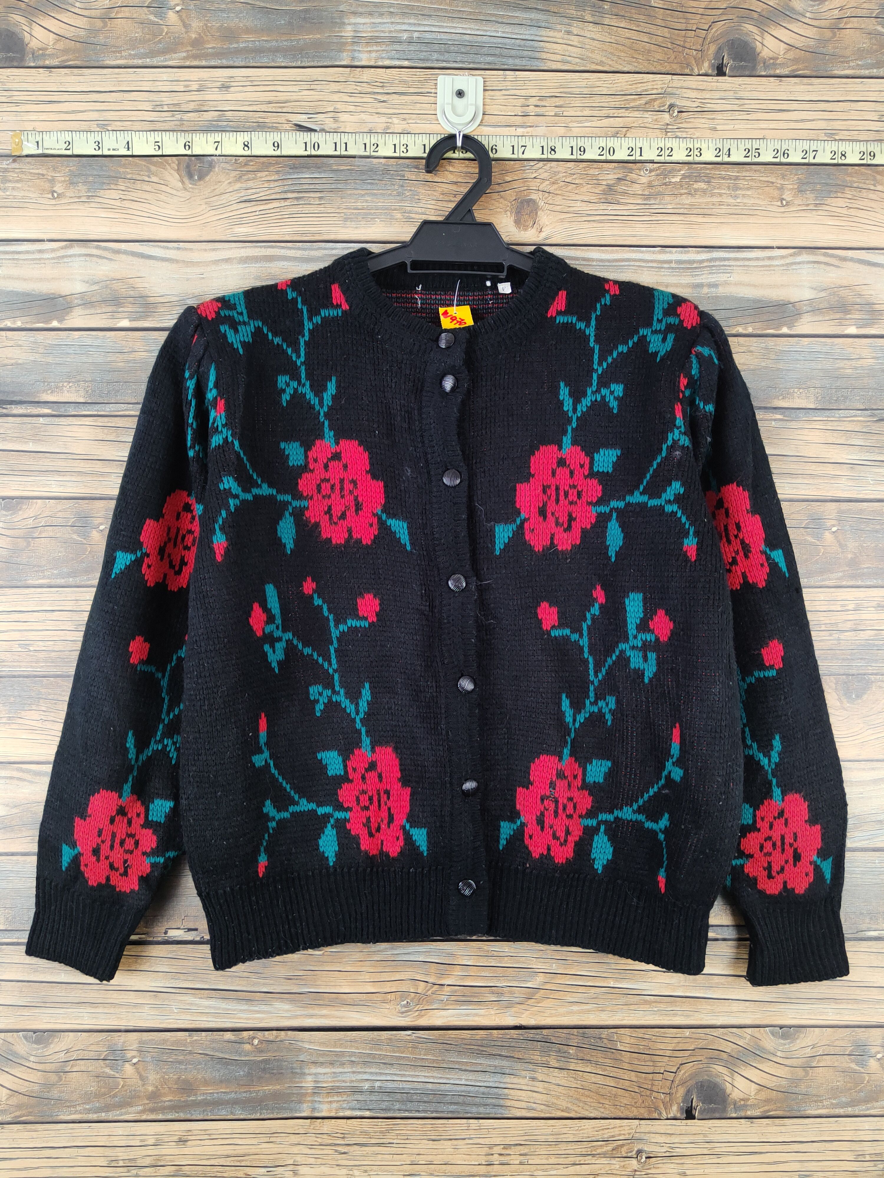 Aran Isles Knitwear × Japanese Brand Japan vintage Black Flowers Knitwear Cardigan #W970 Size M / US 6-8 / IT 42-44 - 1 Thumbnail