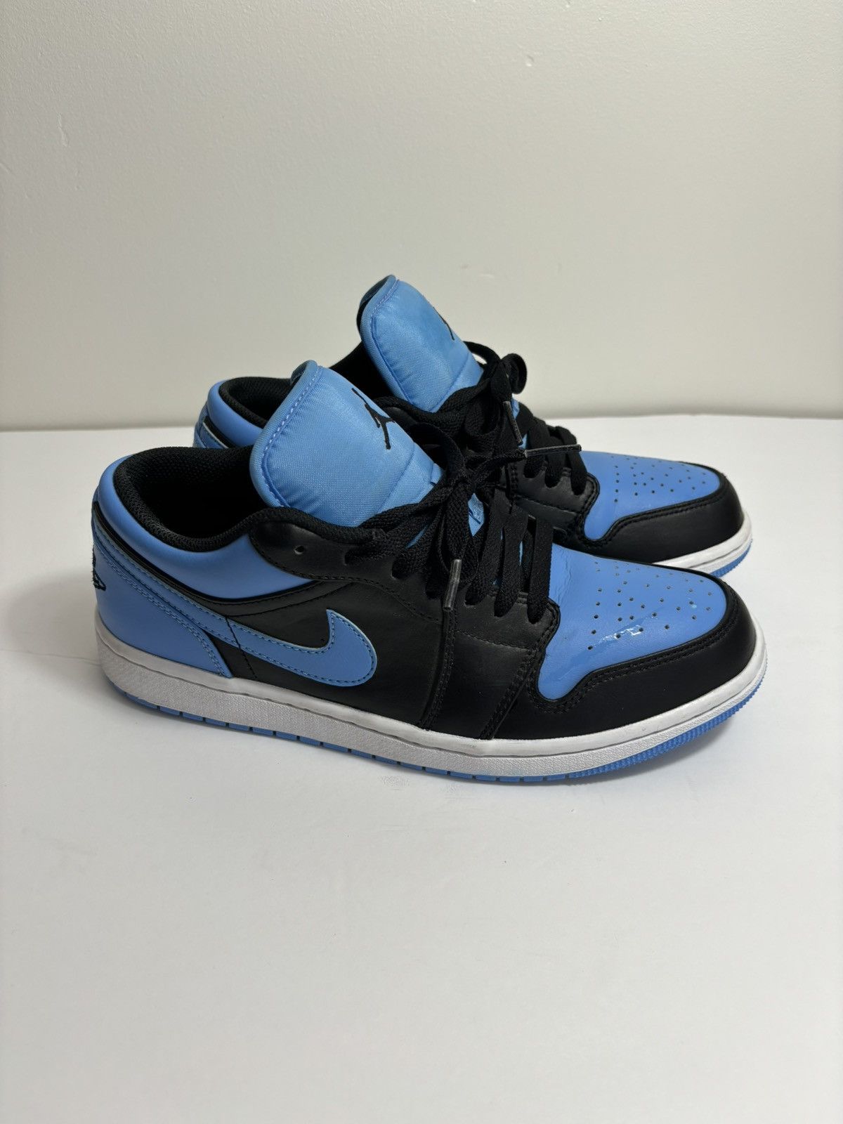 Nike Nike Blue Low Top Jordons with black accents Size US 8.5 / EU 41-42 - 2 Thumbnail