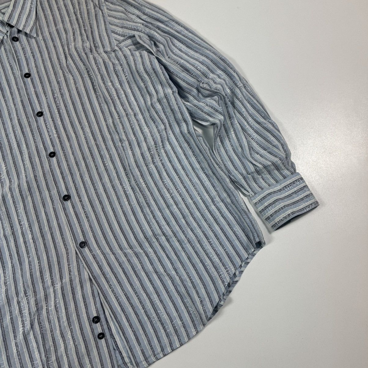 Versace vintage 90s versace monogrammed shirt very rare Size US S / EU 44-46 / 1 - 3 Thumbnail